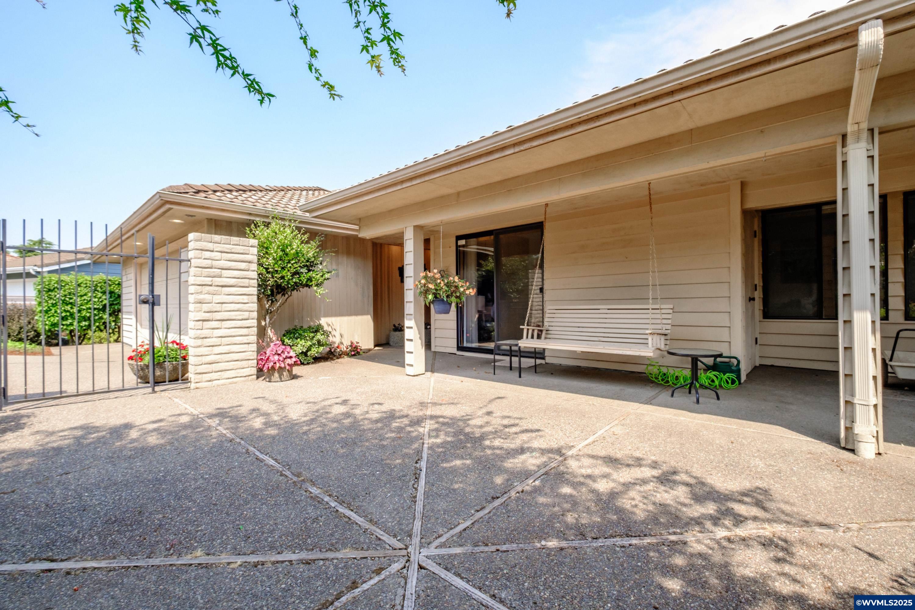 Salem, Oregon 97306, United States, 4 Bedrooms Bedrooms, ,4 BathroomsBathrooms,Residential,Active,48554