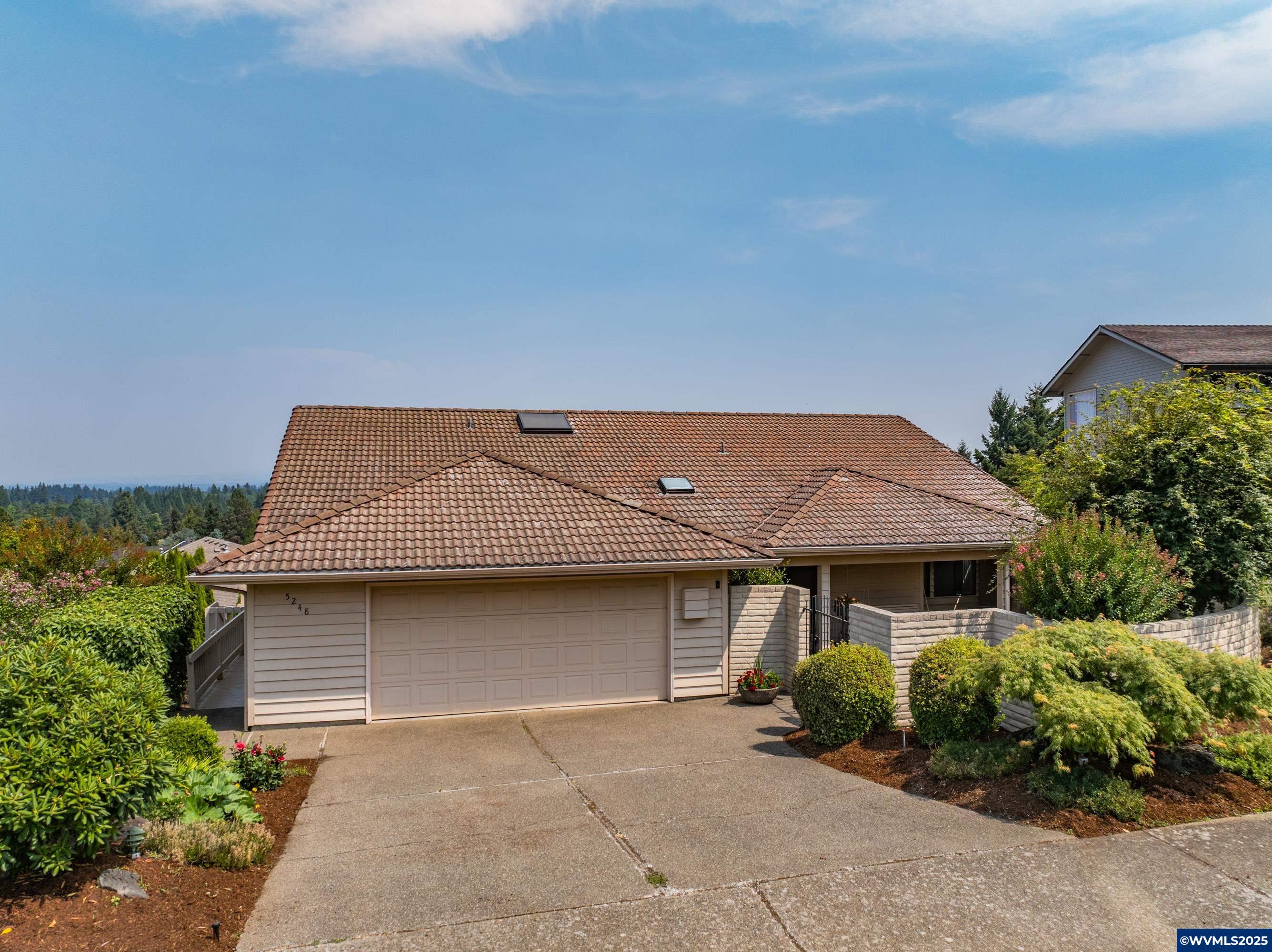 Salem, Oregon 97306, United States, 4 Bedrooms Bedrooms, ,4 BathroomsBathrooms,Residential,Active,48554