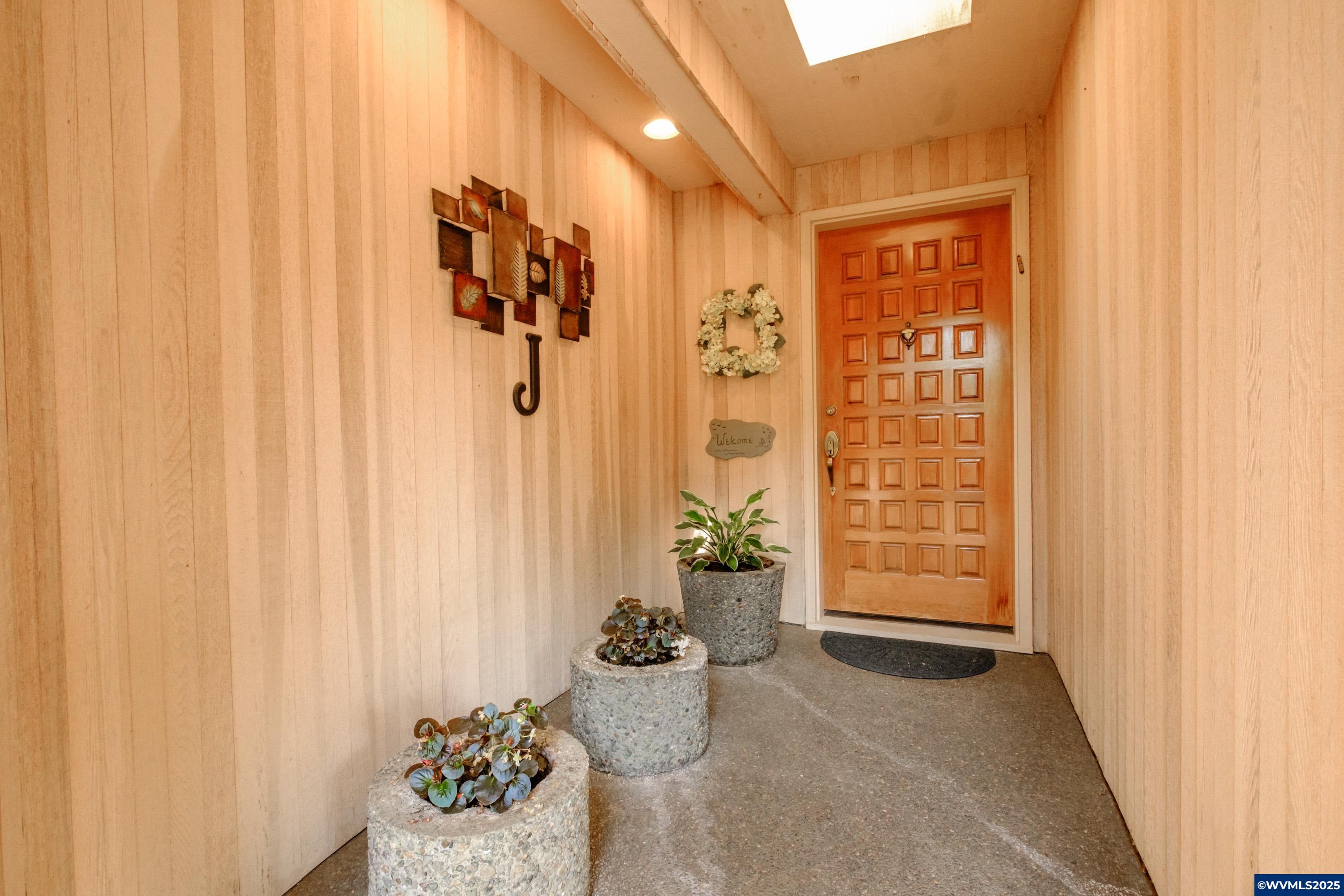 Salem, Oregon 97306, United States, 4 Bedrooms Bedrooms, ,4 BathroomsBathrooms,Residential,Active,48554