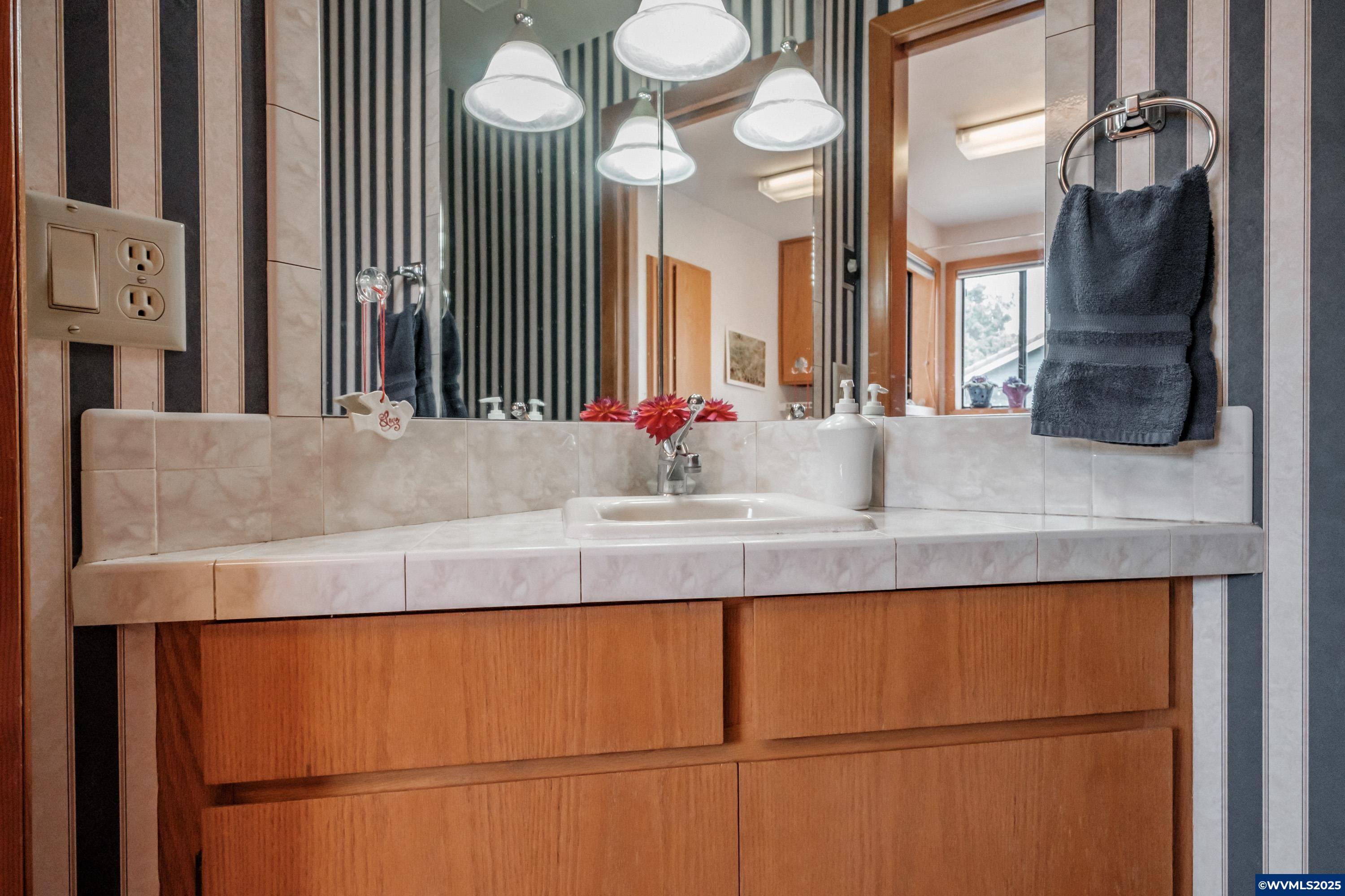 Salem, Oregon 97306, United States, 4 Bedrooms Bedrooms, ,4 BathroomsBathrooms,Residential,Active,48554