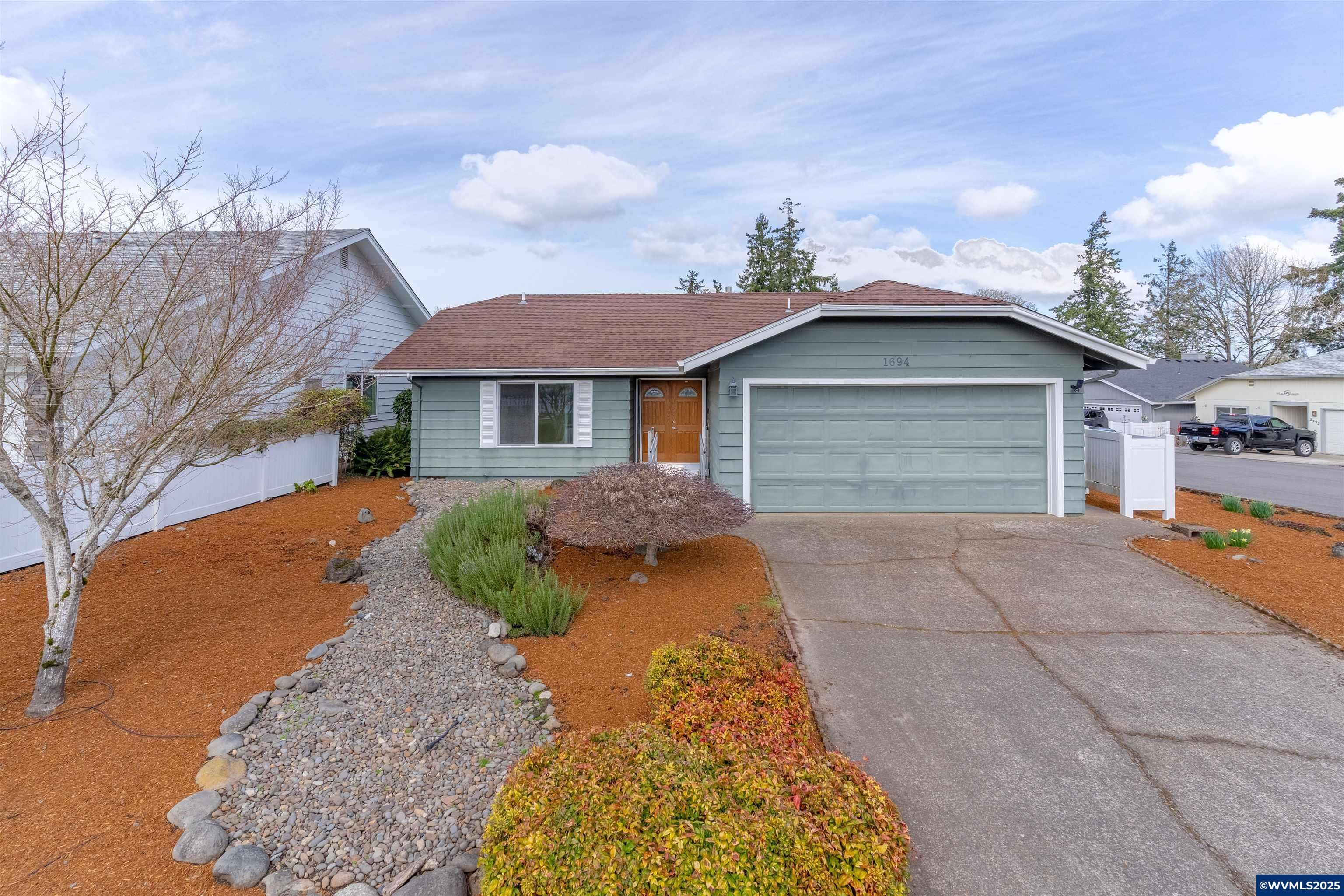 1694 Sunrise Cir NW