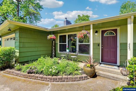 329 Moonlight Av SE Salem OR 97302
