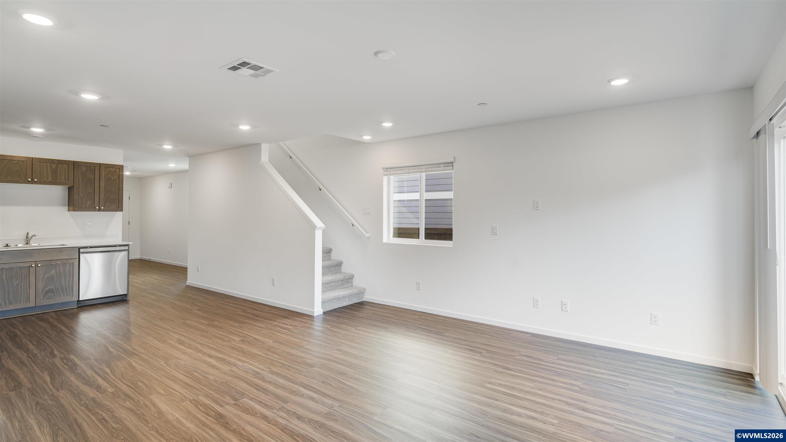 1426 NW Laura Vista Dr