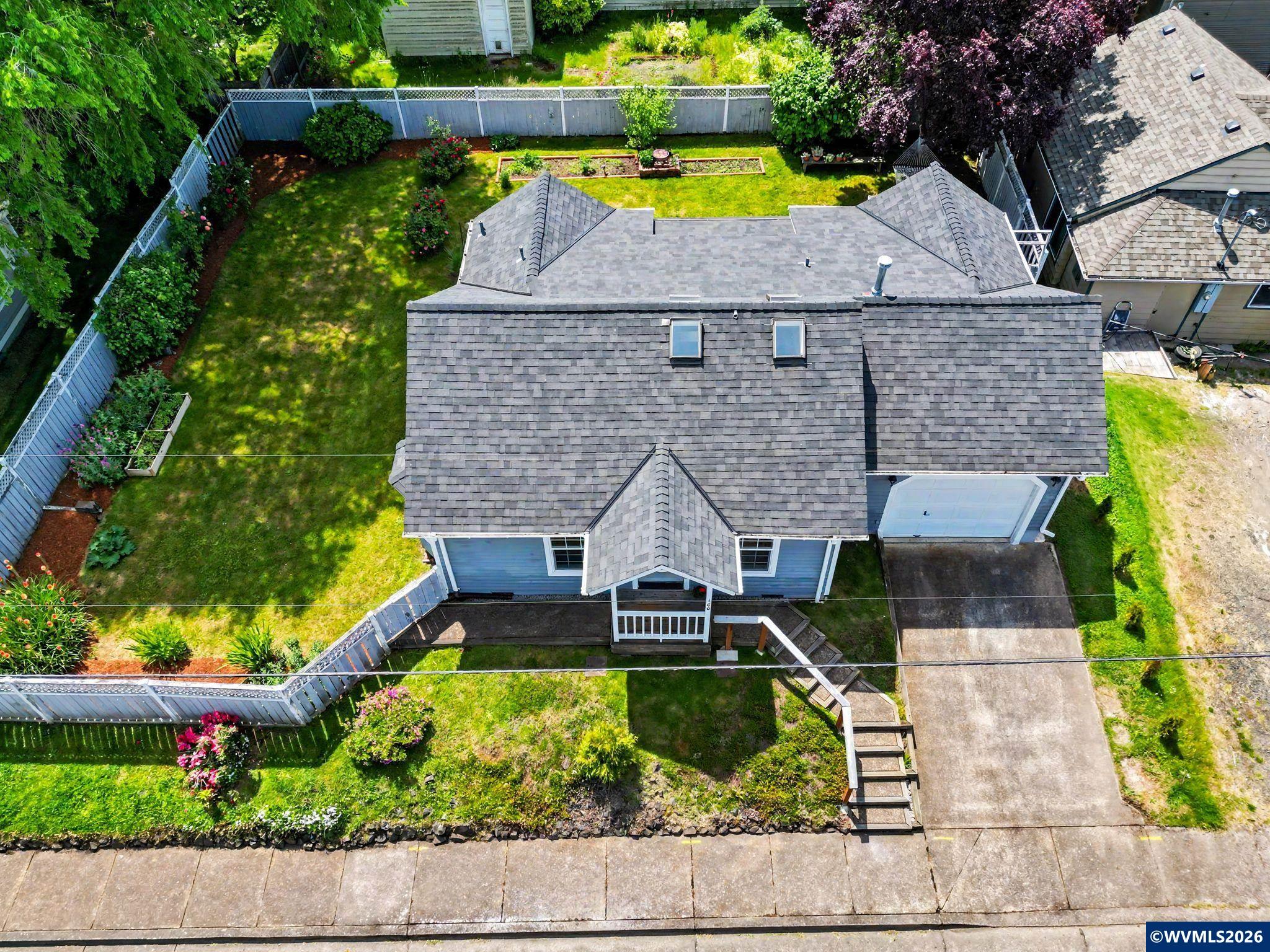 160 SE Mayberry Av