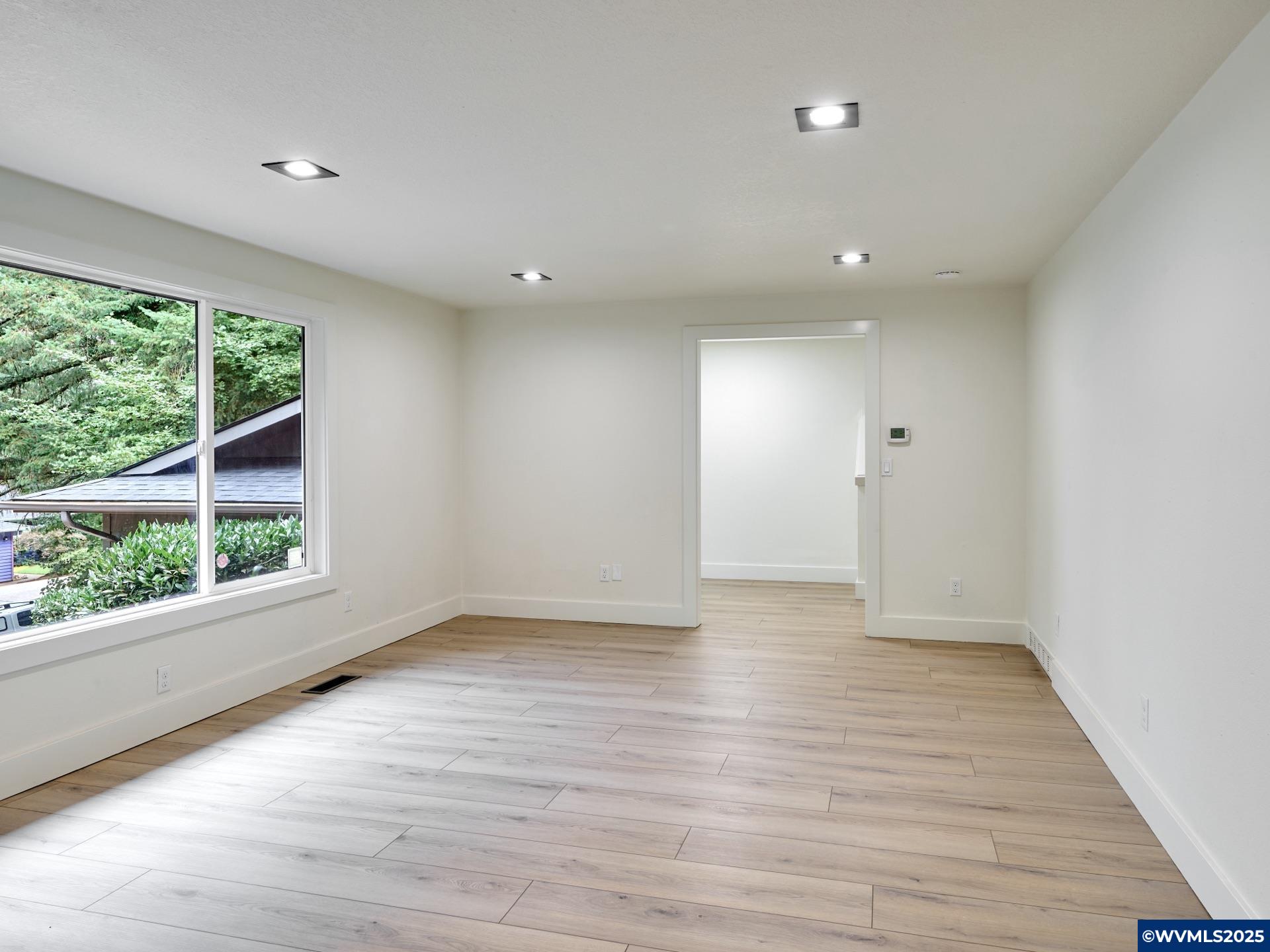 206 Kevin Wy SE