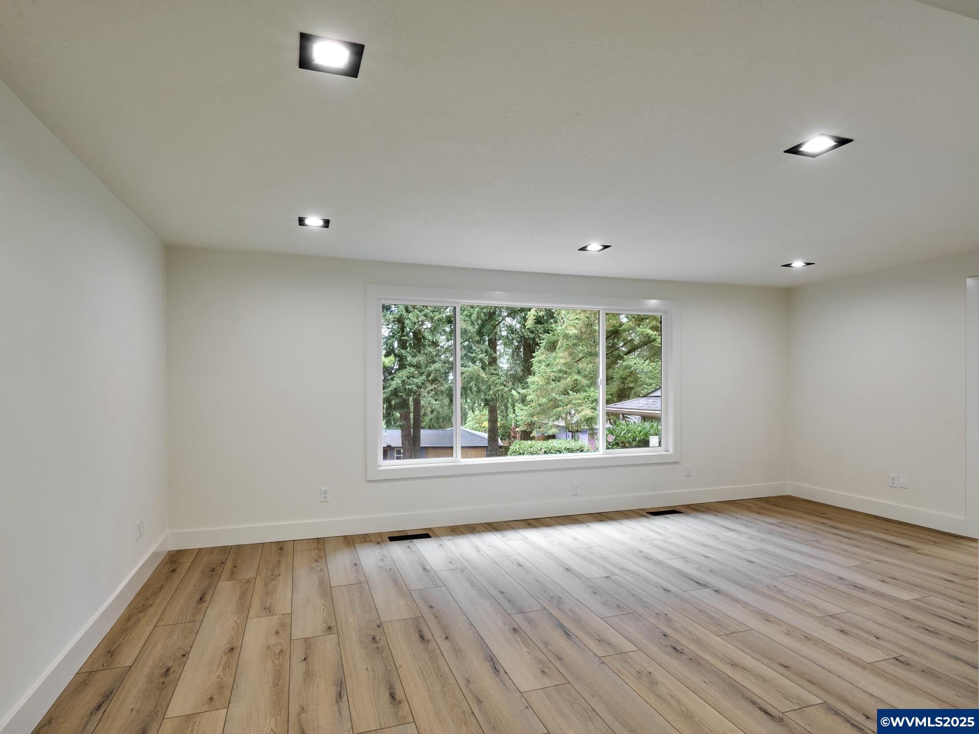 206 Kevin Wy SE