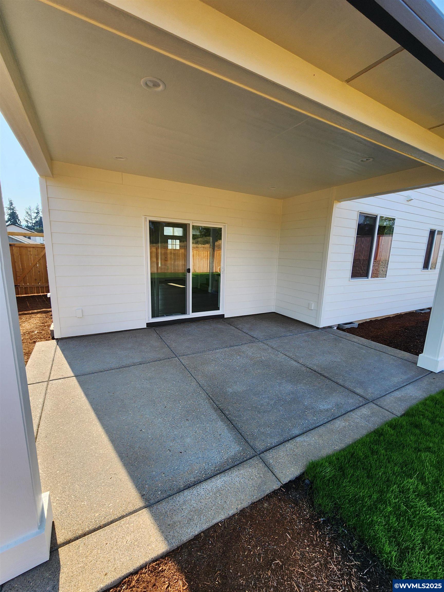Lot D NW Crater Lake Dr