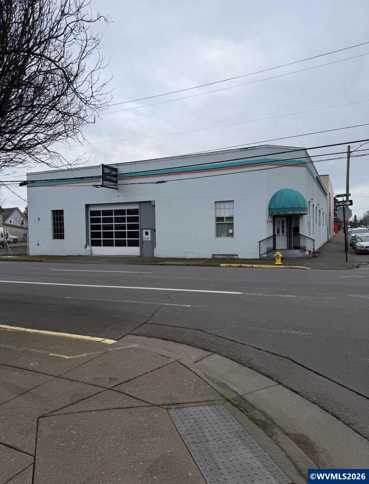 300 1st Av E