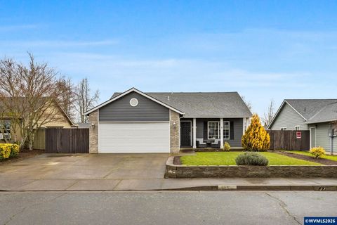 4851 Saunter Lp NE Salem OR 97305
