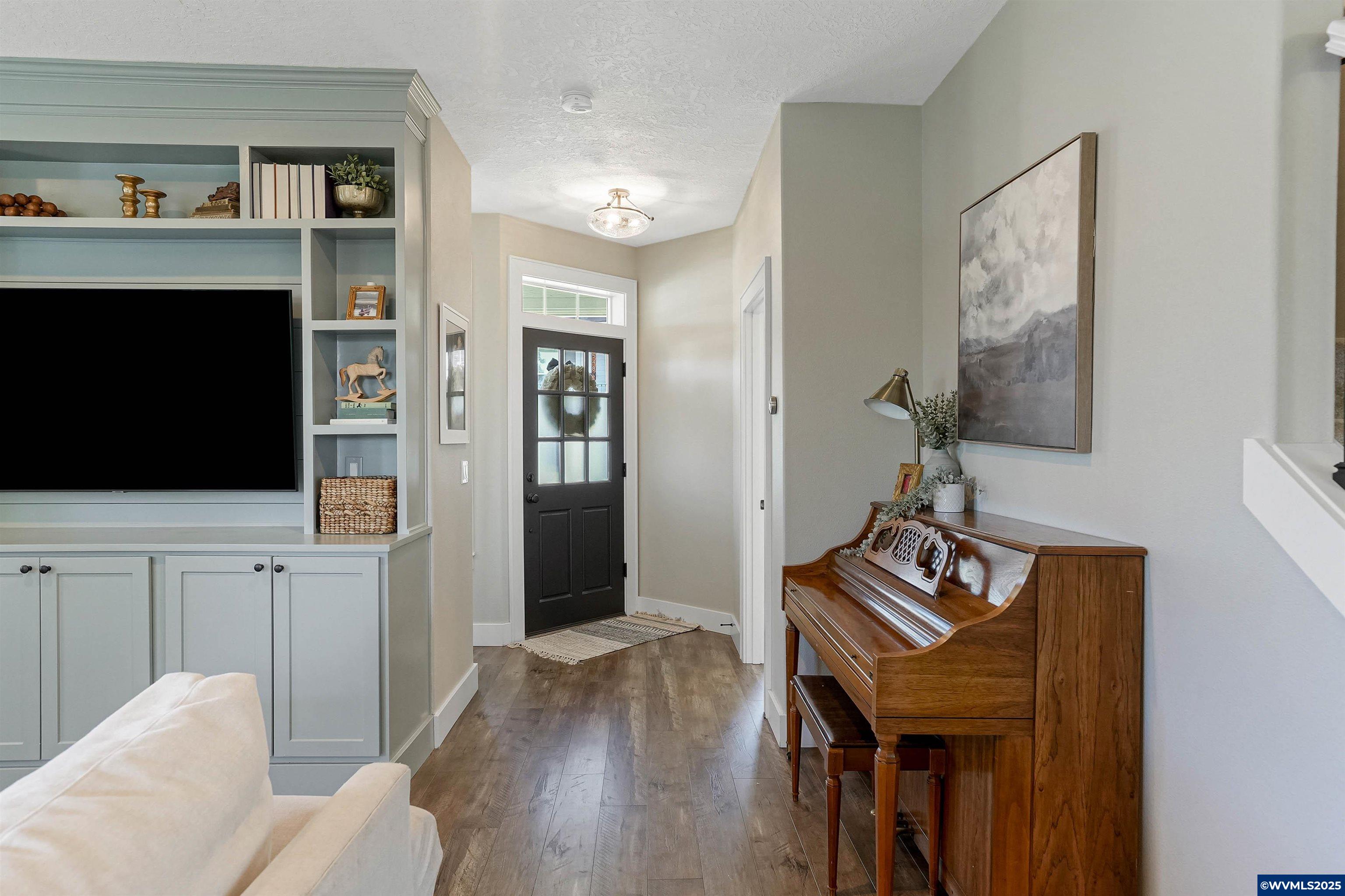 2540 Dragonfly Ct SE