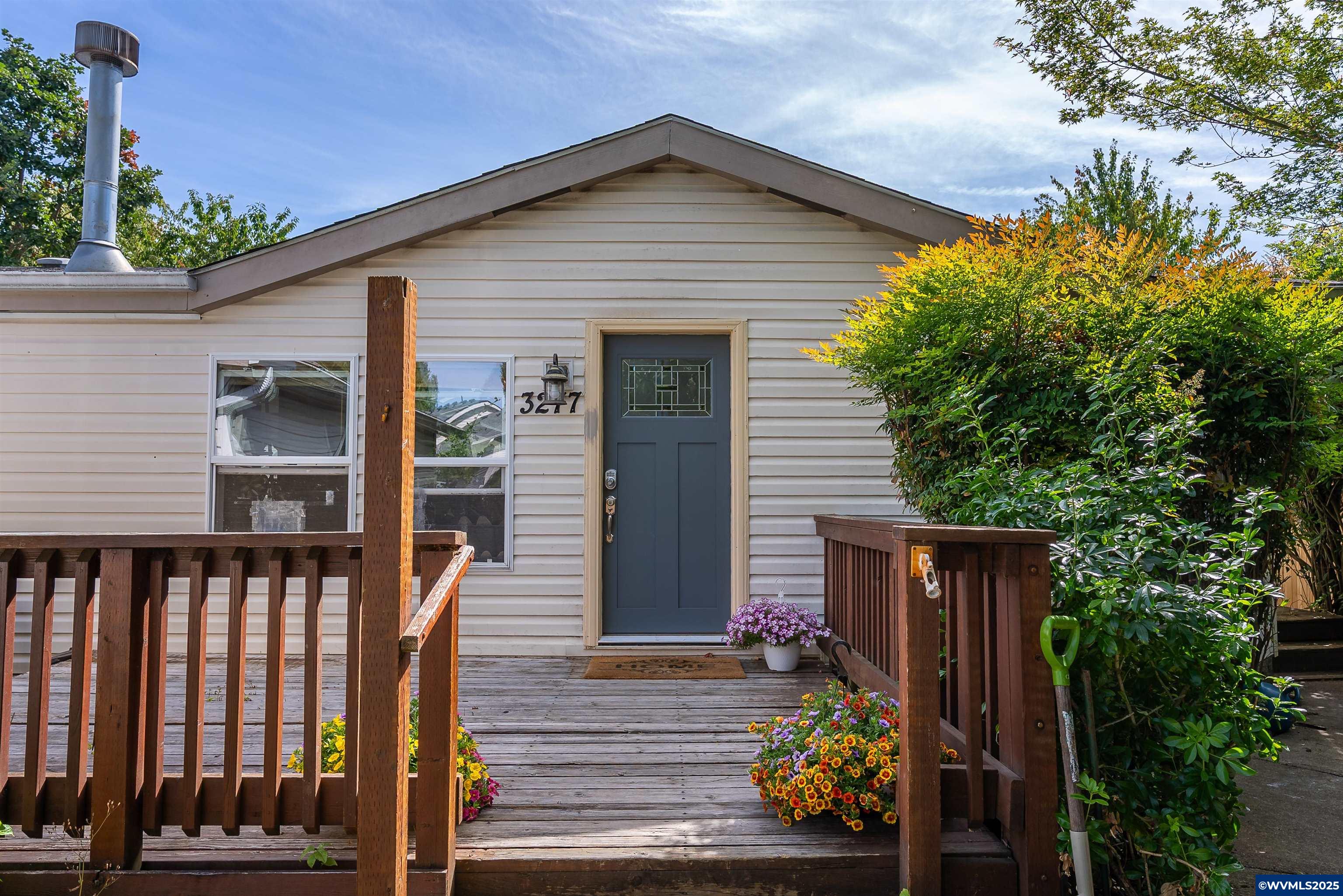 3277 SE Midvale Dr