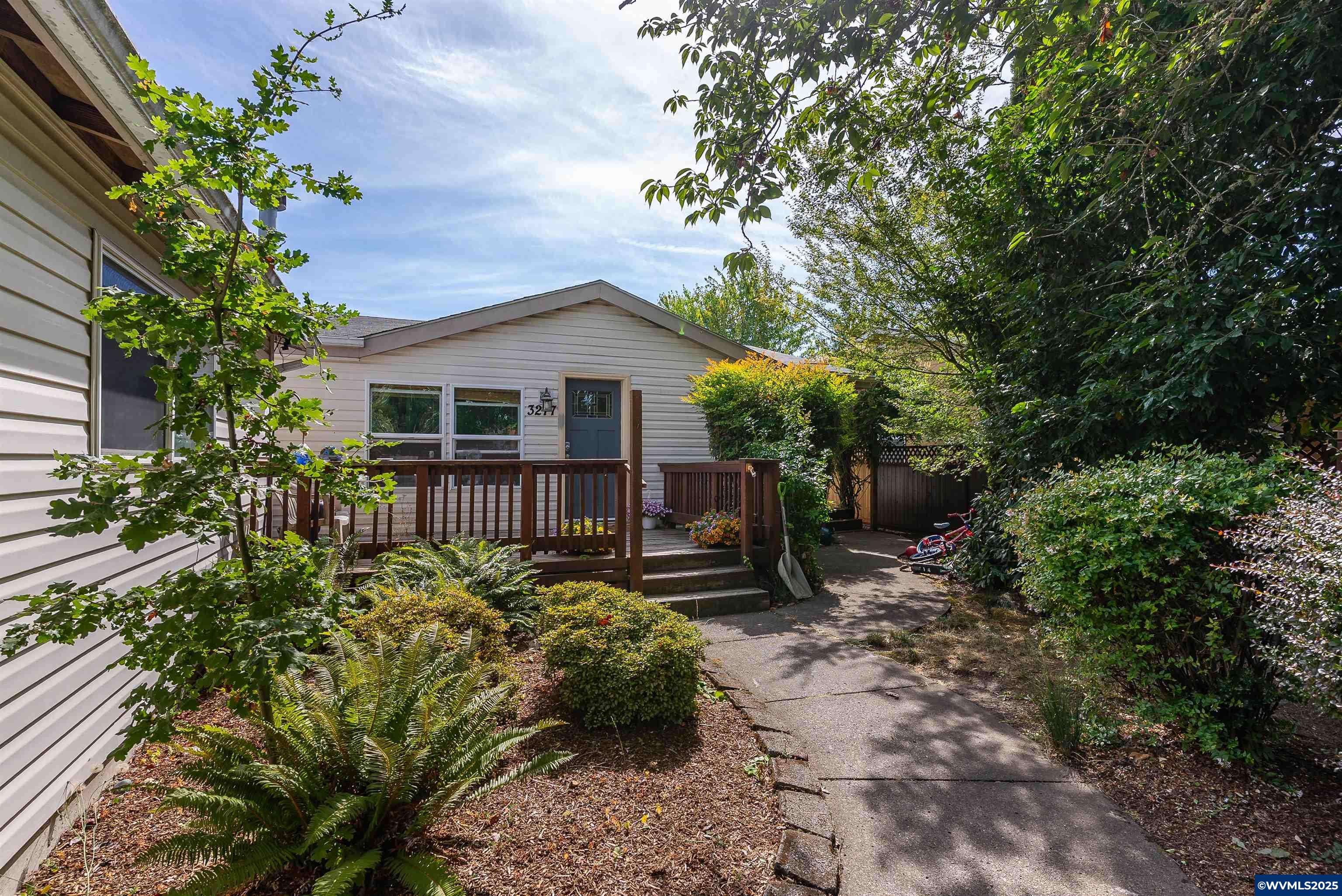 3277 SE Midvale Dr