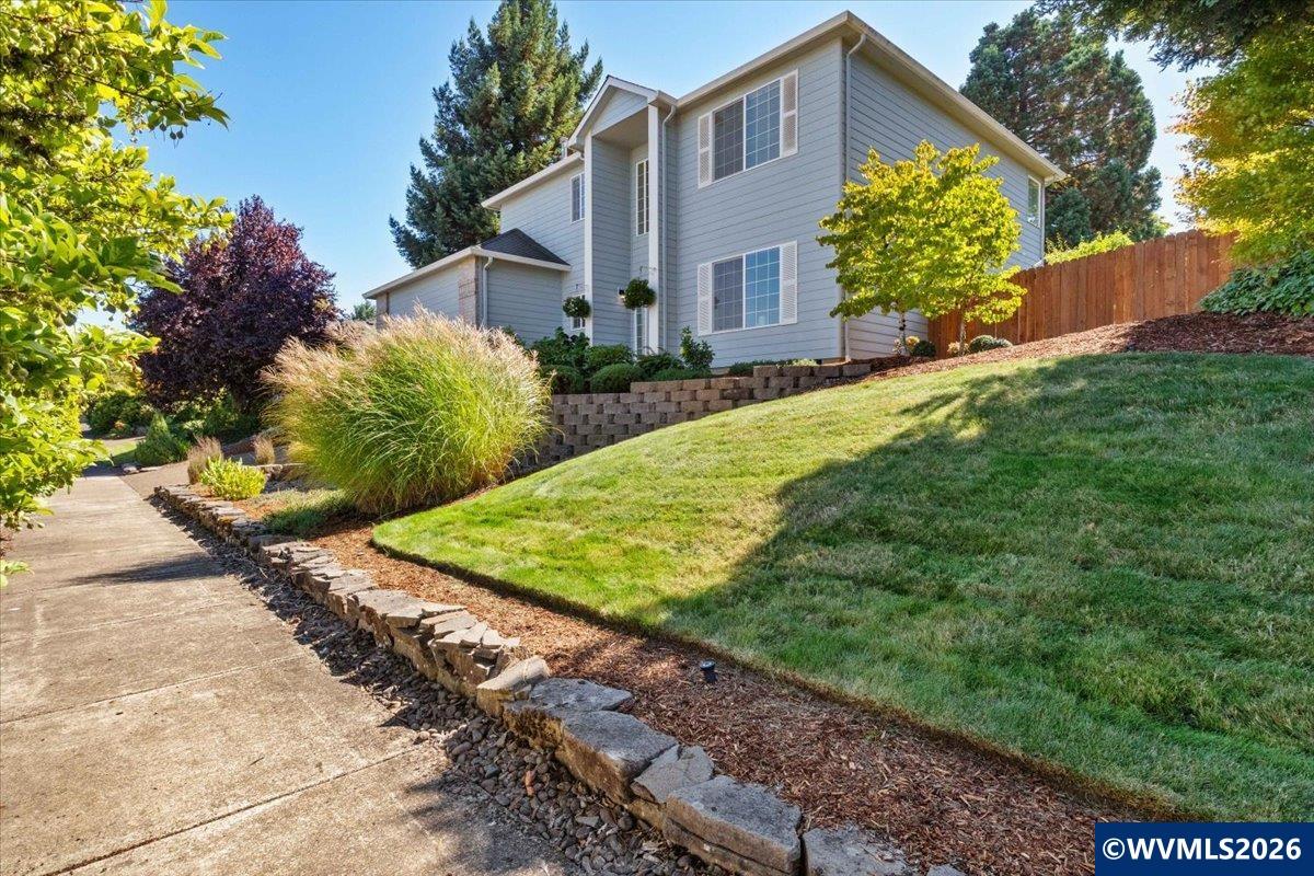 1824 Olivia Cir NW
