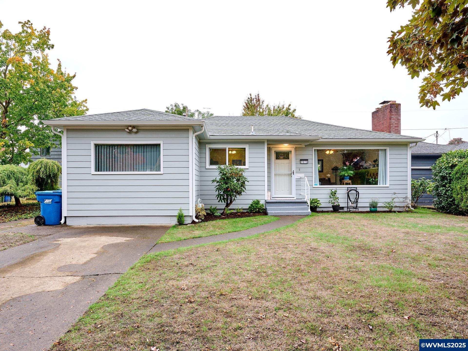 2075 Laurel Av NE