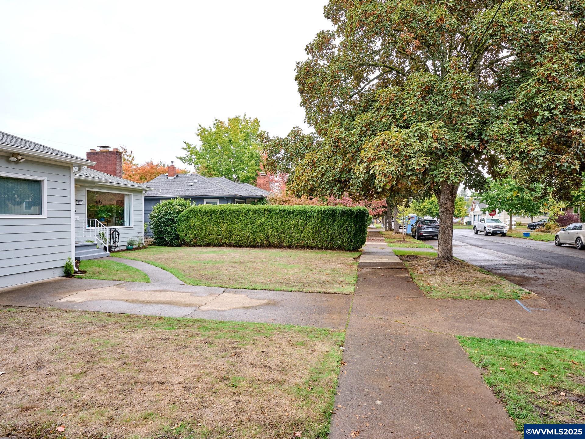 2075 Laurel Av NE