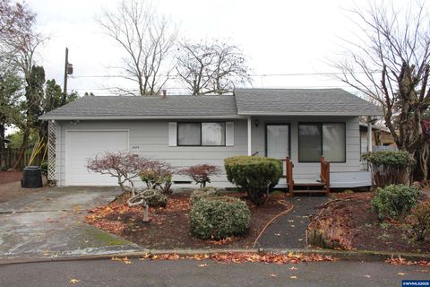 1444 Umpqua Ct Woodburn OR 97071