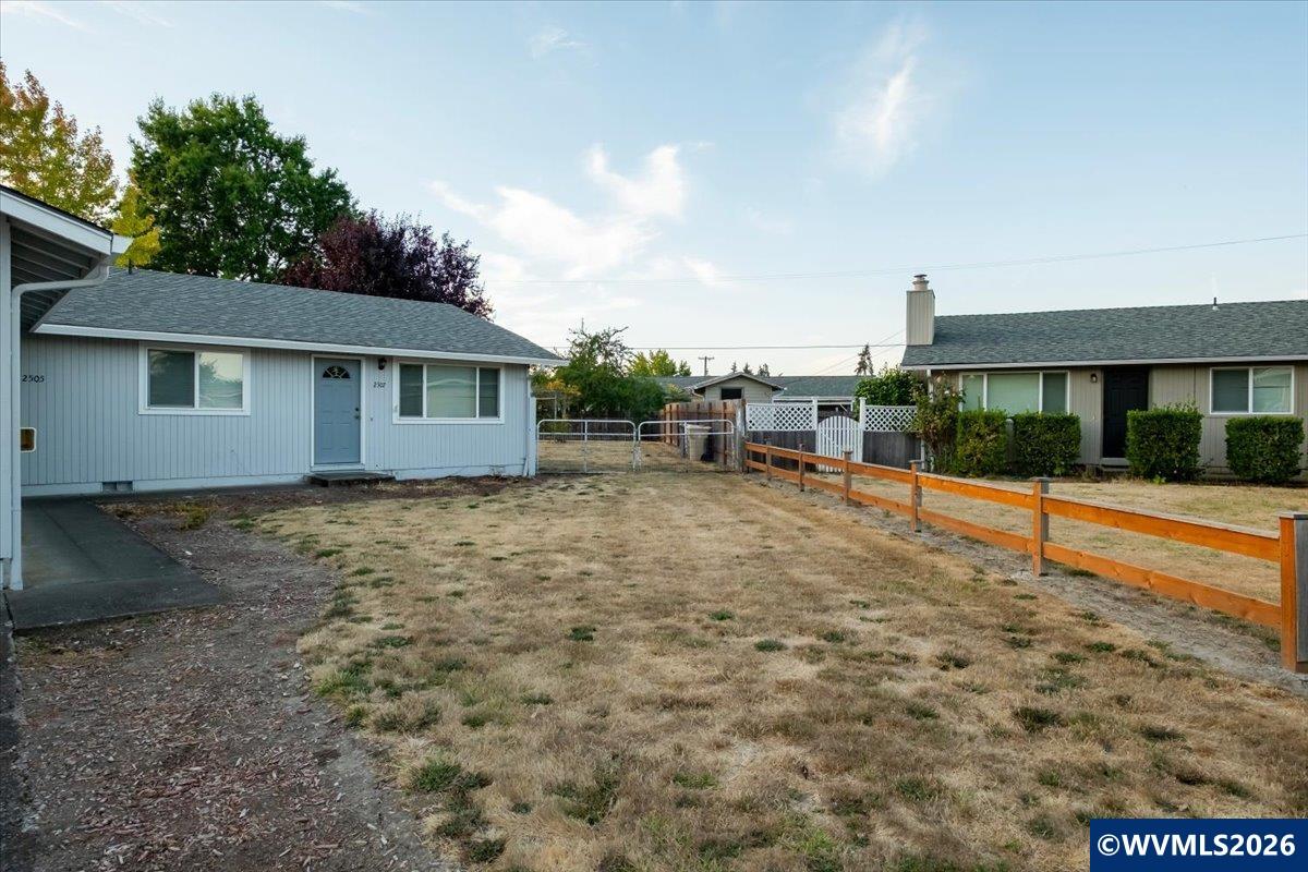 2505 Prairie (-2507) Pl SE