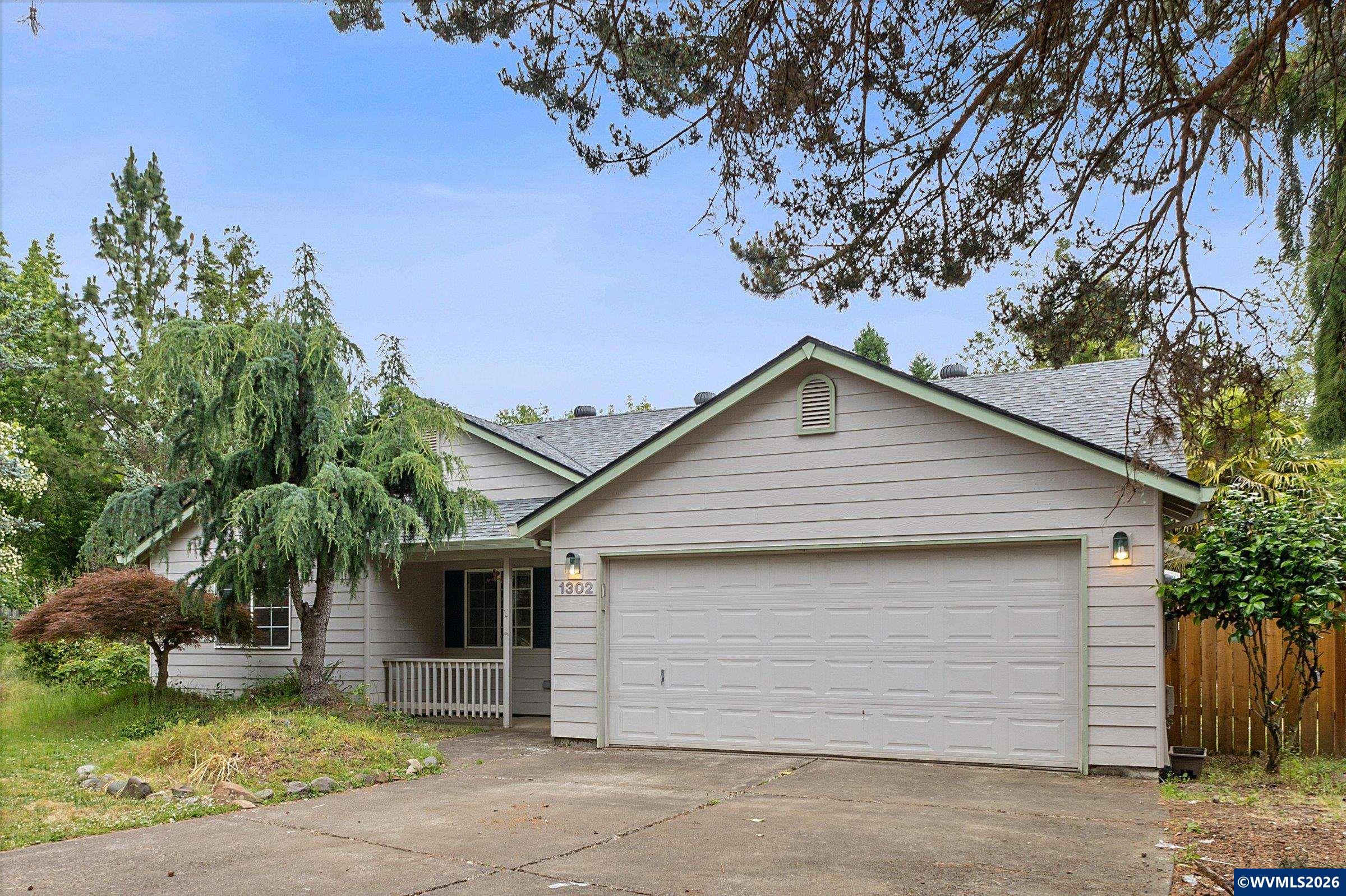 1302 SW Darci Dr