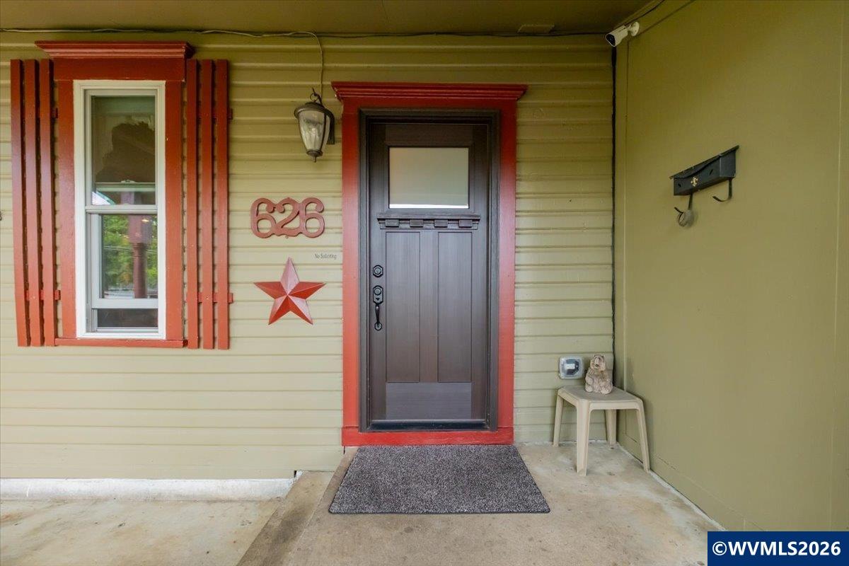 626 E Isabella St