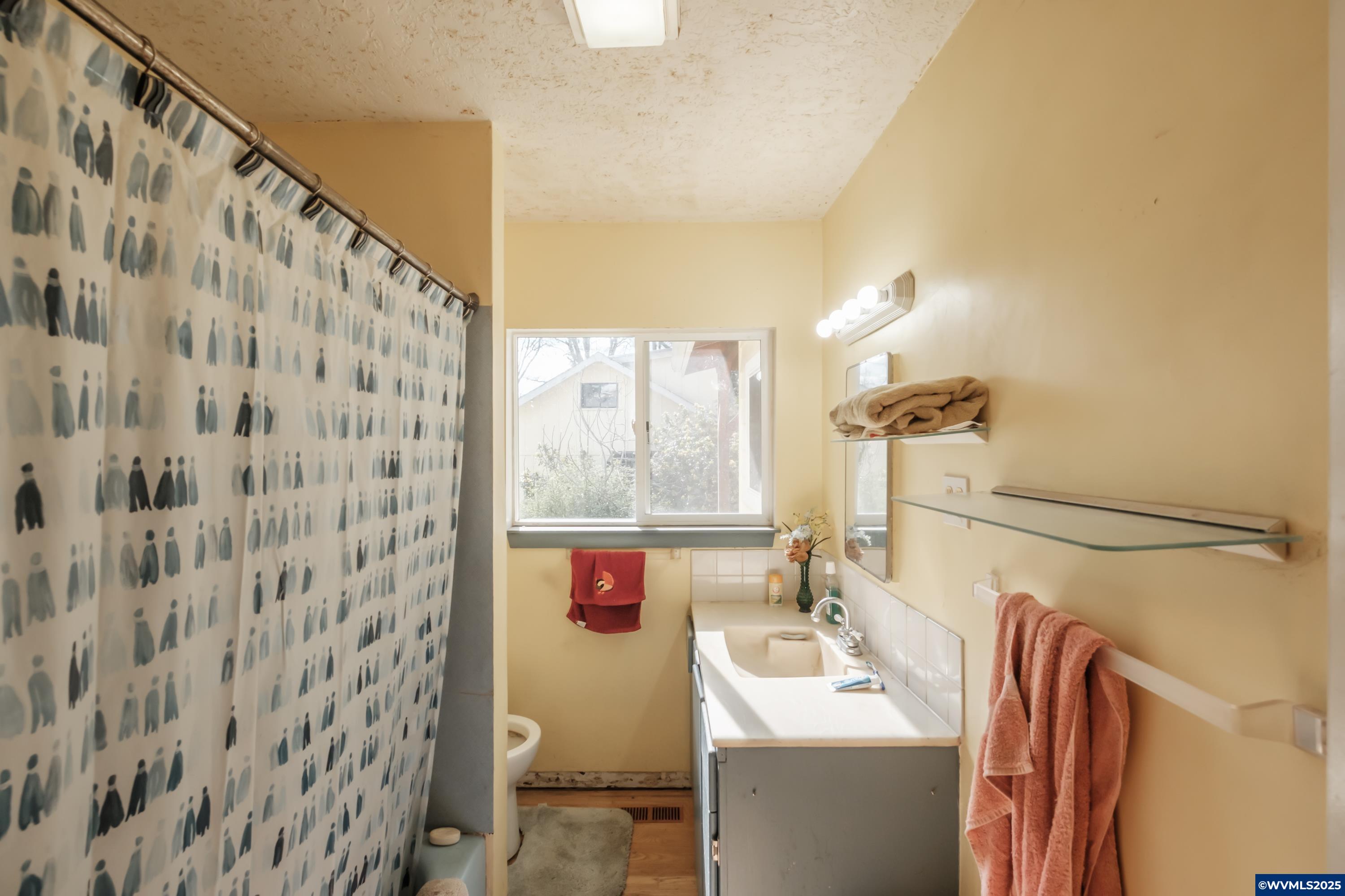 Milwaukie, Oregon 97267, United States, 2 Bedrooms Bedrooms, ,1 BathroomBathrooms,Residential,Pending,80330