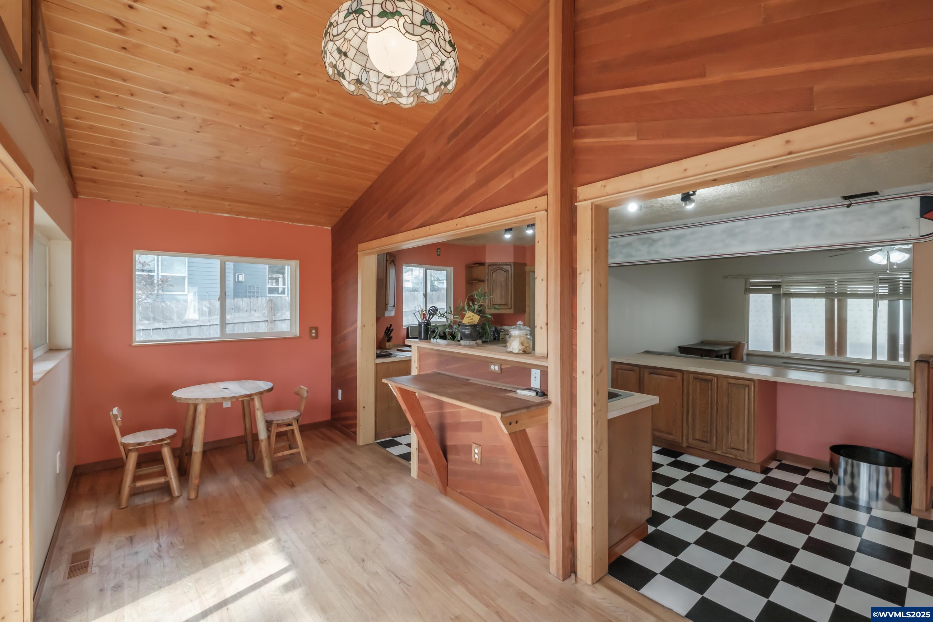 Milwaukie, Oregon 97267, United States, 2 Bedrooms Bedrooms, ,1 BathroomBathrooms,Residential,Pending,80330