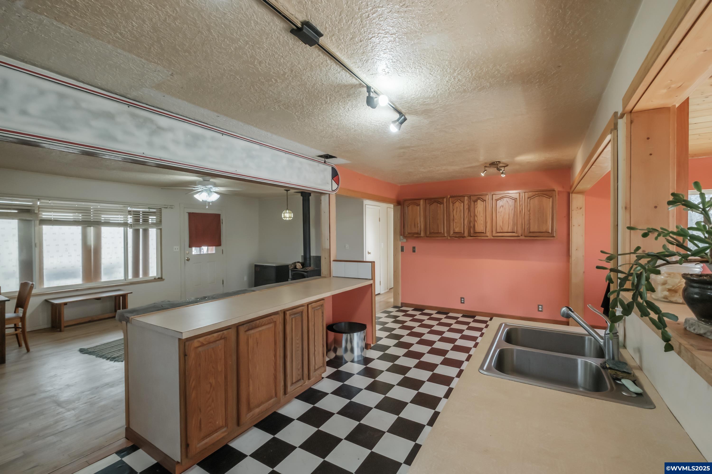 Milwaukie, Oregon 97267, United States, 2 Bedrooms Bedrooms, ,1 BathroomBathrooms,Residential,Pending,80330