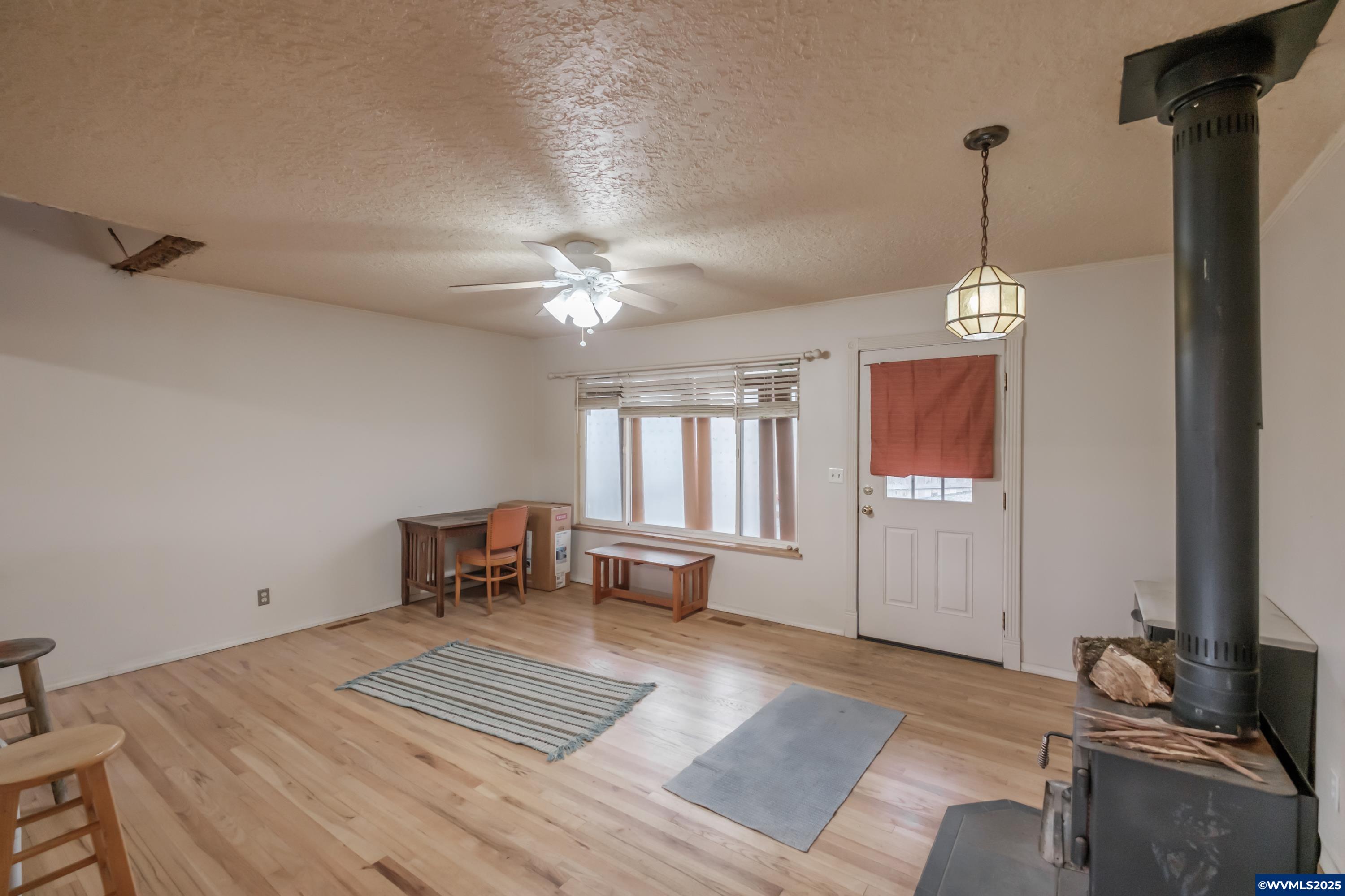 Milwaukie, Oregon 97267, United States, 2 Bedrooms Bedrooms, ,1 BathroomBathrooms,Residential,Pending,80330