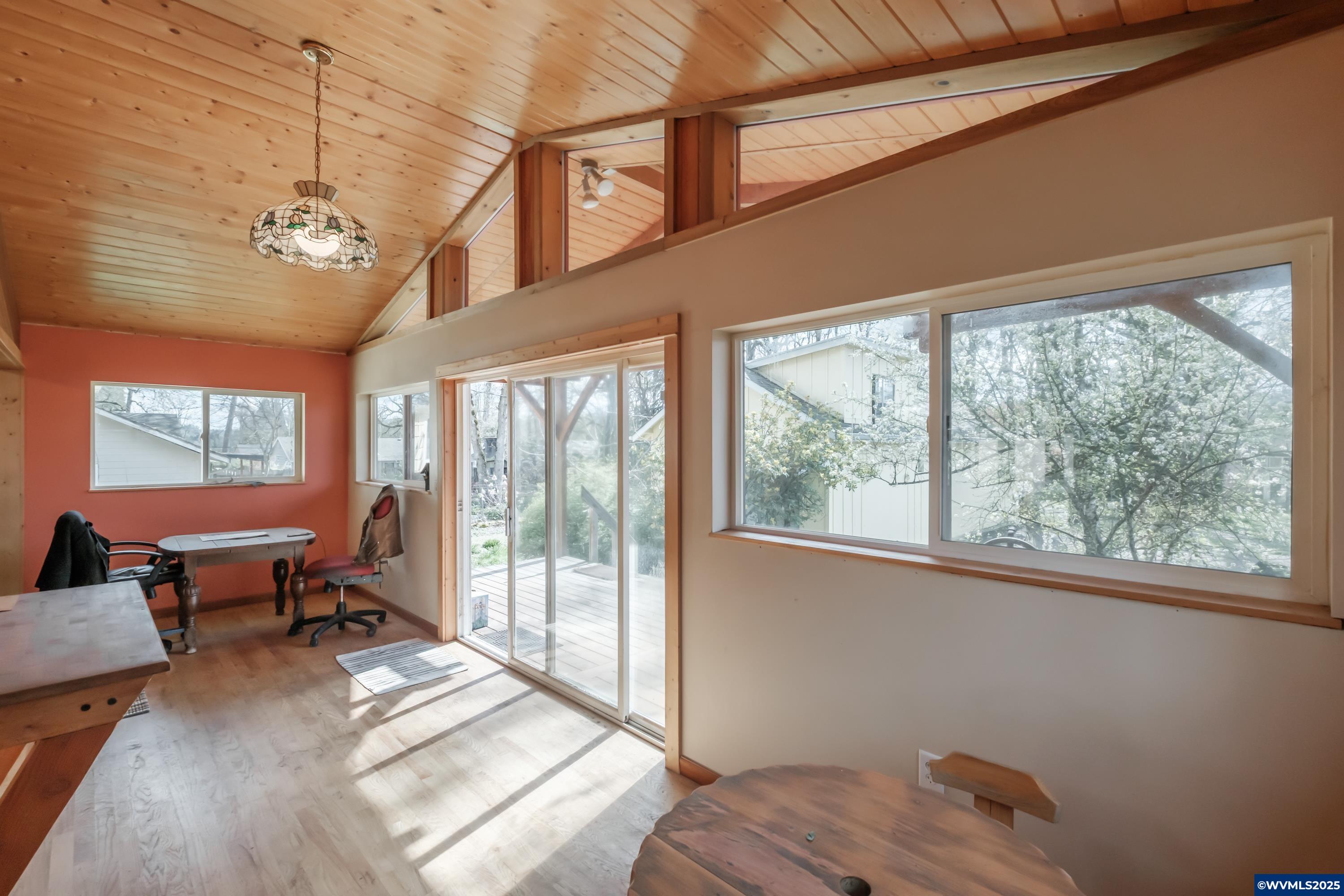 Milwaukie, Oregon 97267, United States, 2 Bedrooms Bedrooms, ,1 BathroomBathrooms,Residential,Pending,80330