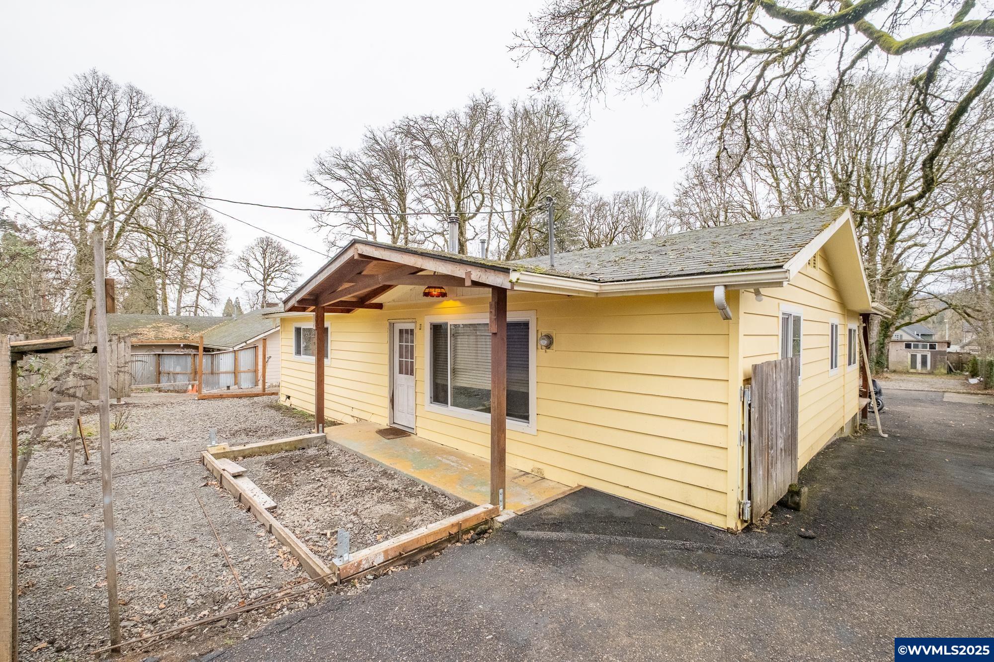 Milwaukie, Oregon 97267, United States, 2 Bedrooms Bedrooms, ,1 BathroomBathrooms,Residential,Pending,80330