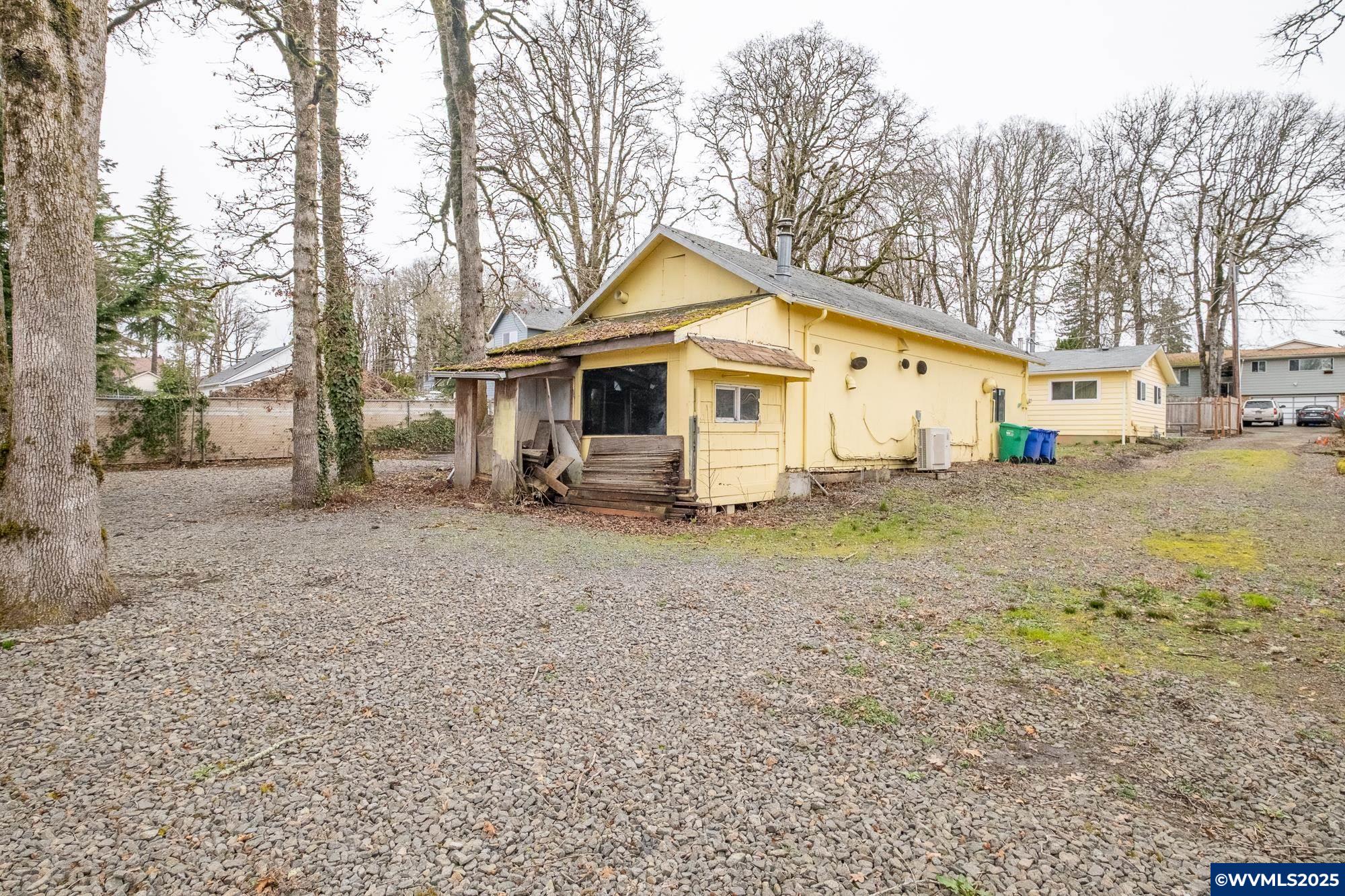 Milwaukie, Oregon 97267, United States, 2 Bedrooms Bedrooms, ,1 BathroomBathrooms,Residential,Pending,80330