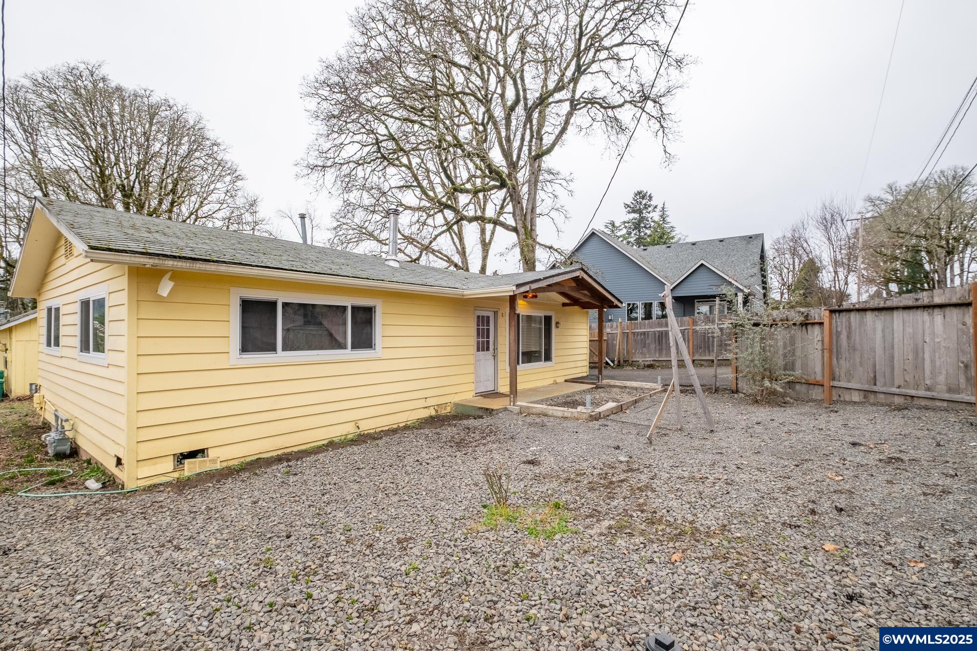 Milwaukie, Oregon 97267, United States, 2 Bedrooms Bedrooms, ,1 BathroomBathrooms,Residential,Pending,80330