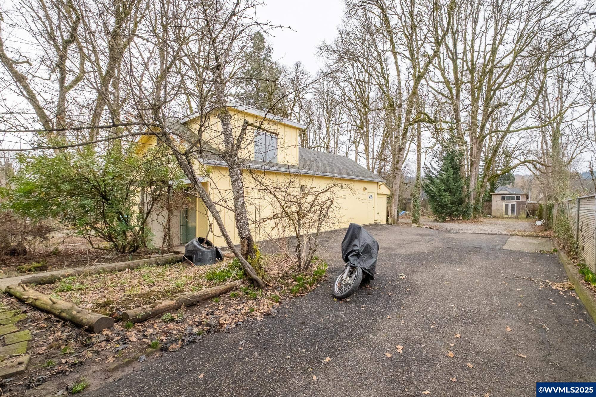 Milwaukie, Oregon 97267, United States, 2 Bedrooms Bedrooms, ,1 BathroomBathrooms,Residential,Pending,80330