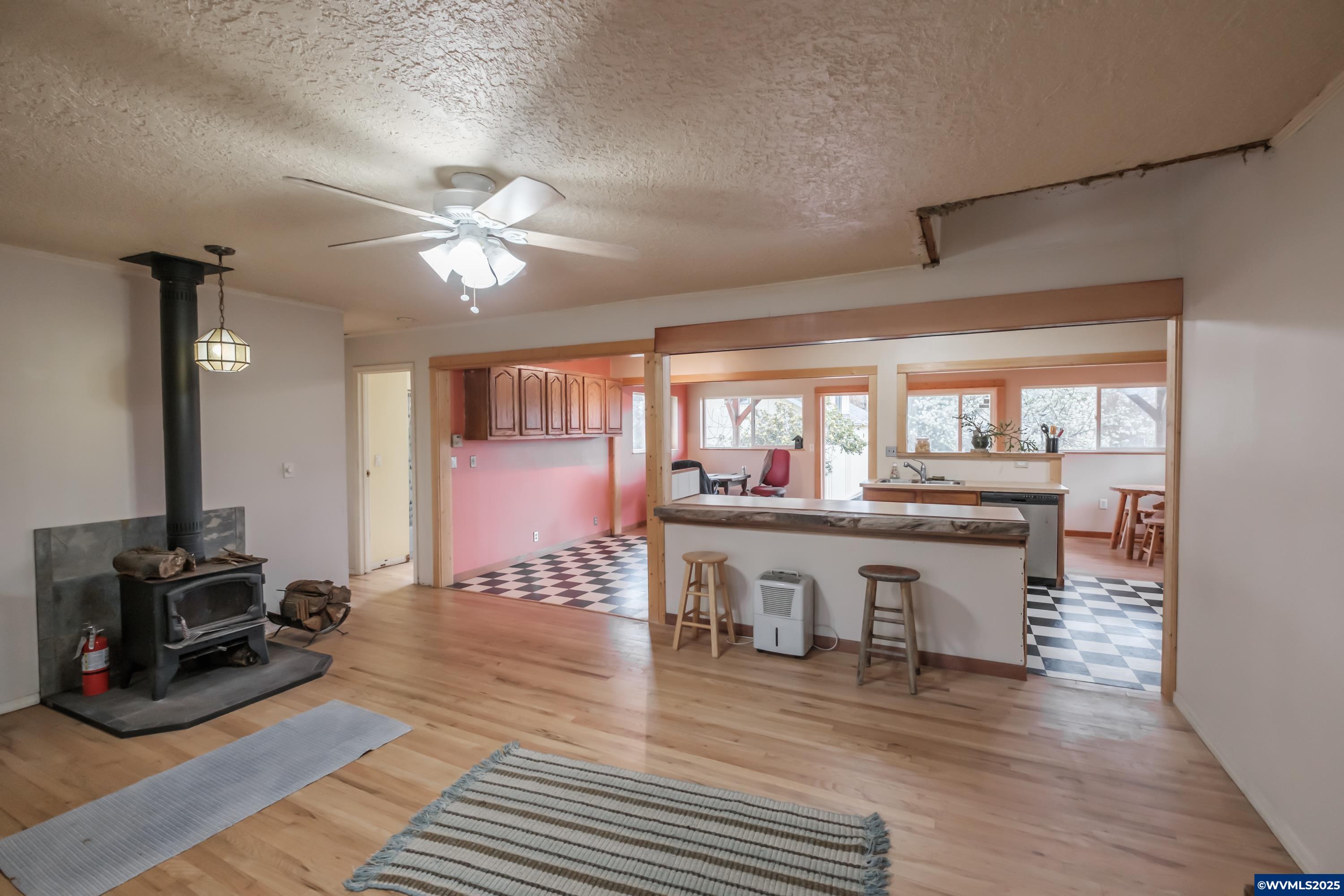 Milwaukie, Oregon 97267, United States, 2 Bedrooms Bedrooms, ,1 BathroomBathrooms,Residential,Pending,80330