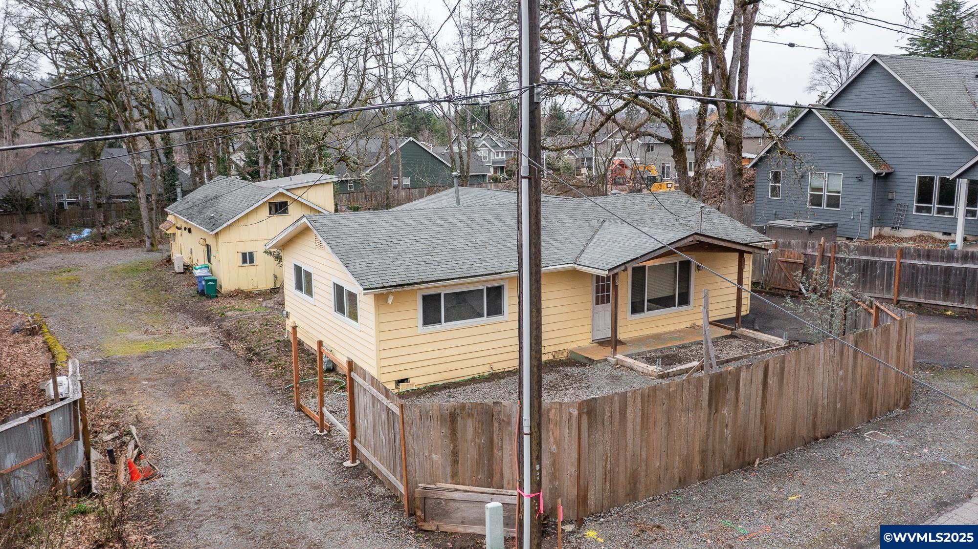 Milwaukie, Oregon 97267, United States, 2 Bedrooms Bedrooms, ,1 BathroomBathrooms,Residential,Pending,80330