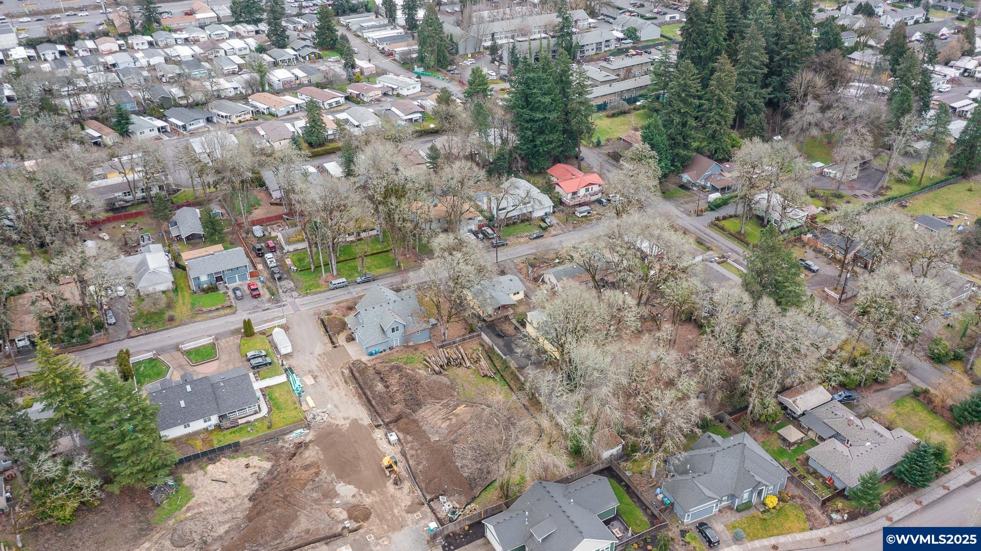 Milwaukie, Oregon 97267, United States, 2 Bedrooms Bedrooms, ,1 BathroomBathrooms,Residential,Pending,80330