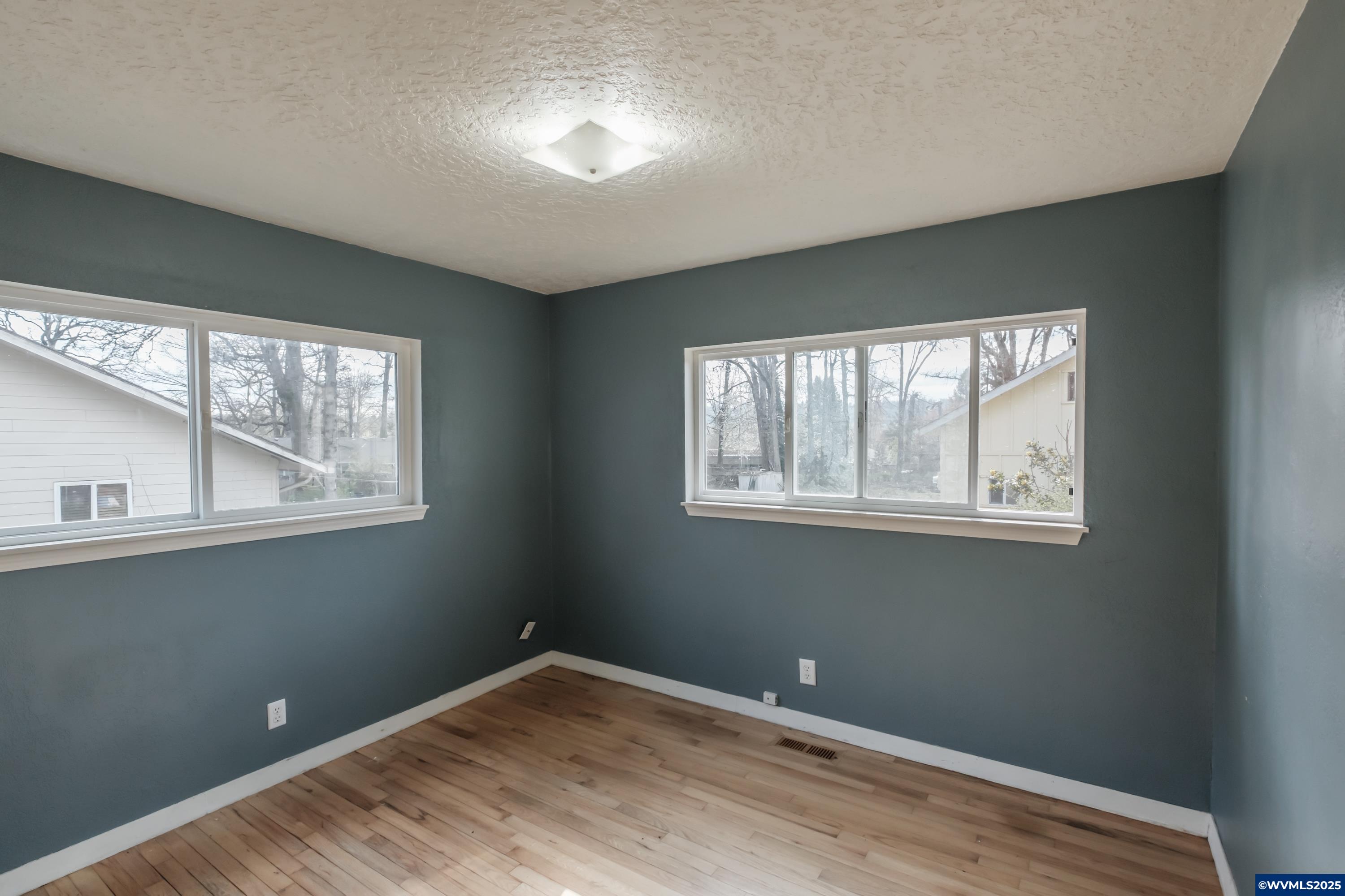 Milwaukie, Oregon 97267, United States, 2 Bedrooms Bedrooms, ,1 BathroomBathrooms,Residential,Pending,80330