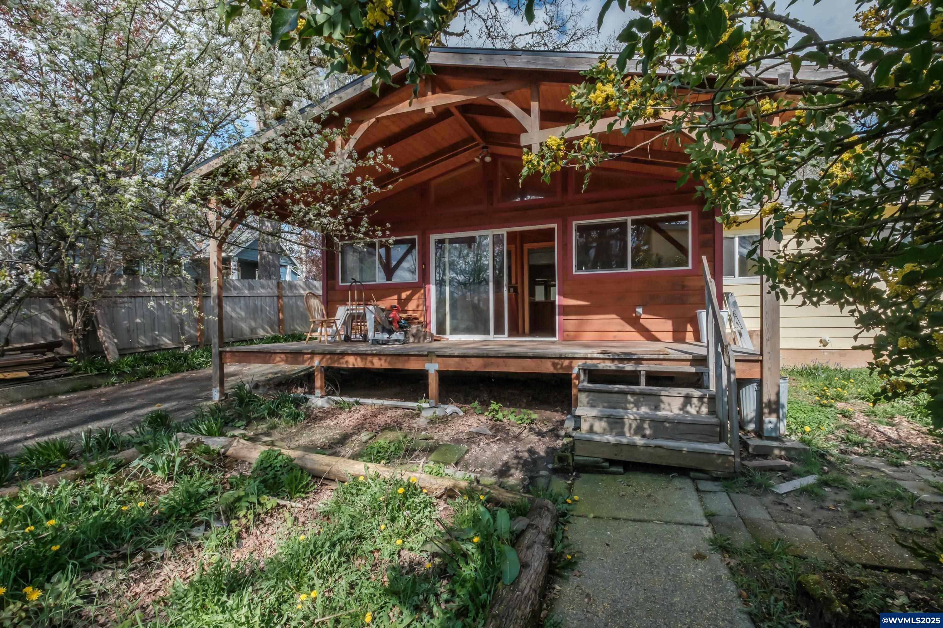 Milwaukie, Oregon 97267, United States, 2 Bedrooms Bedrooms, ,1 BathroomBathrooms,Residential,Pending,80330