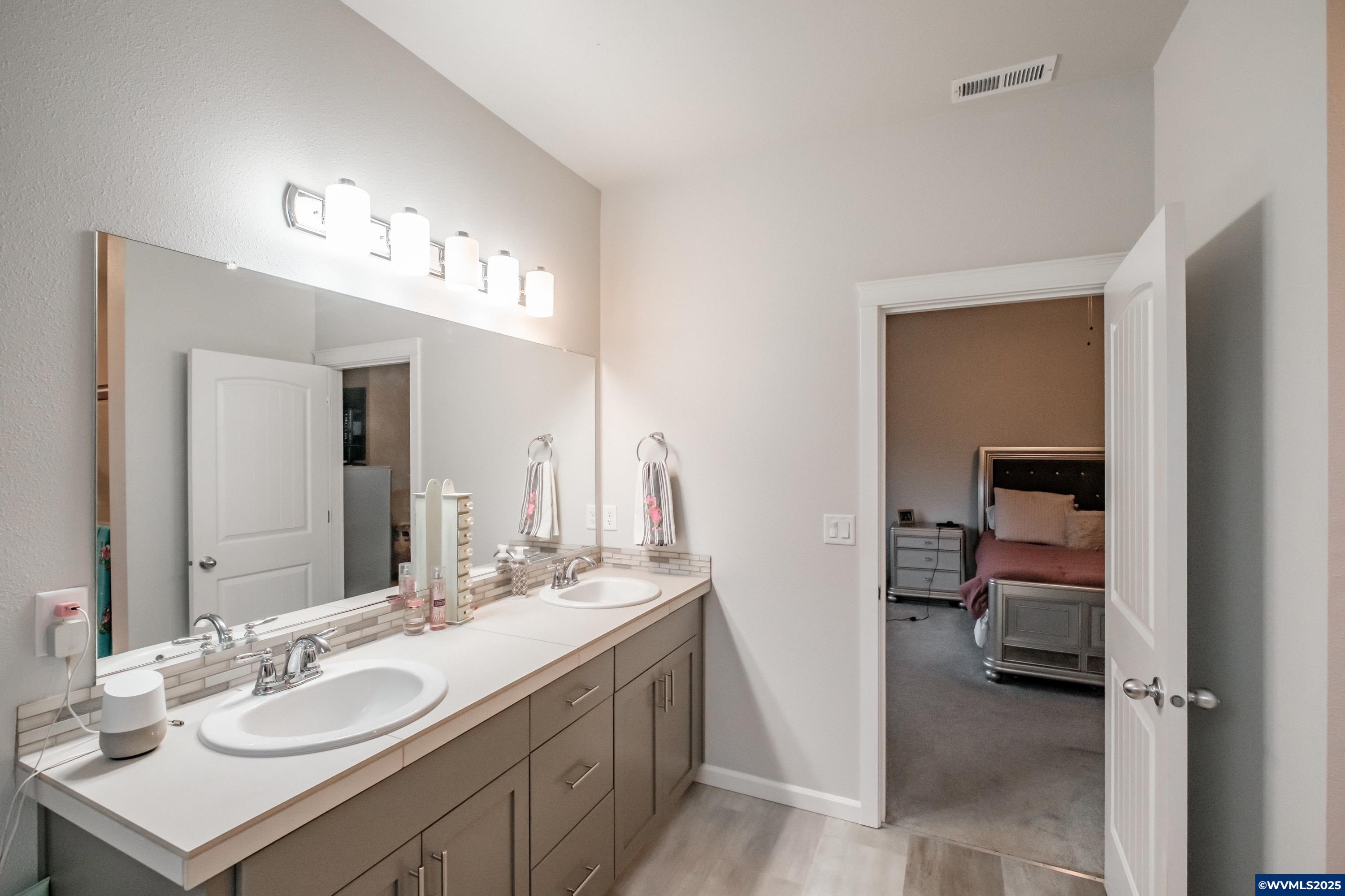 Albany, Oregon 97322, United States, 3 Bedrooms Bedrooms, ,2 BathroomsBathrooms,Residential,Pending,23669