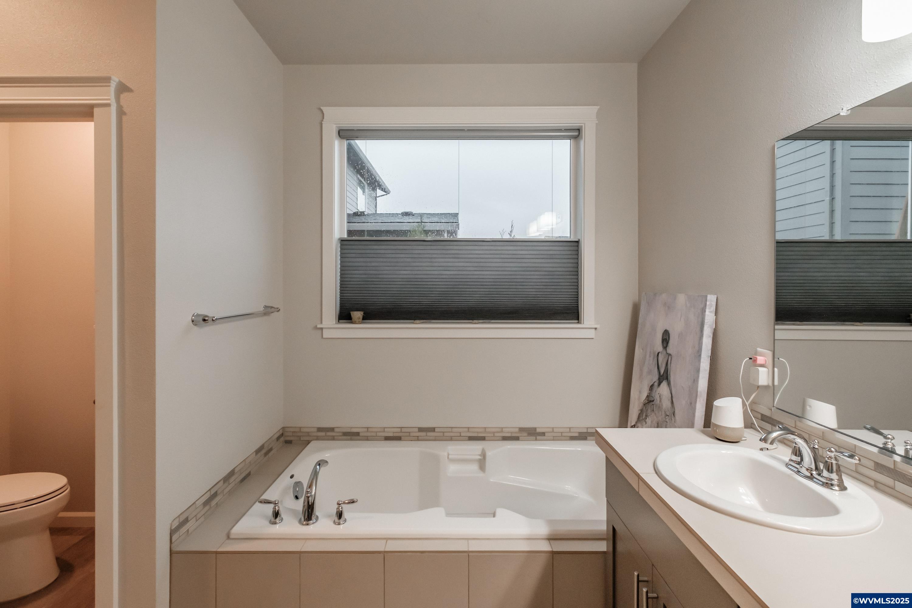 Albany, Oregon 97322, United States, 3 Bedrooms Bedrooms, ,2 BathroomsBathrooms,Residential,Pending,23669