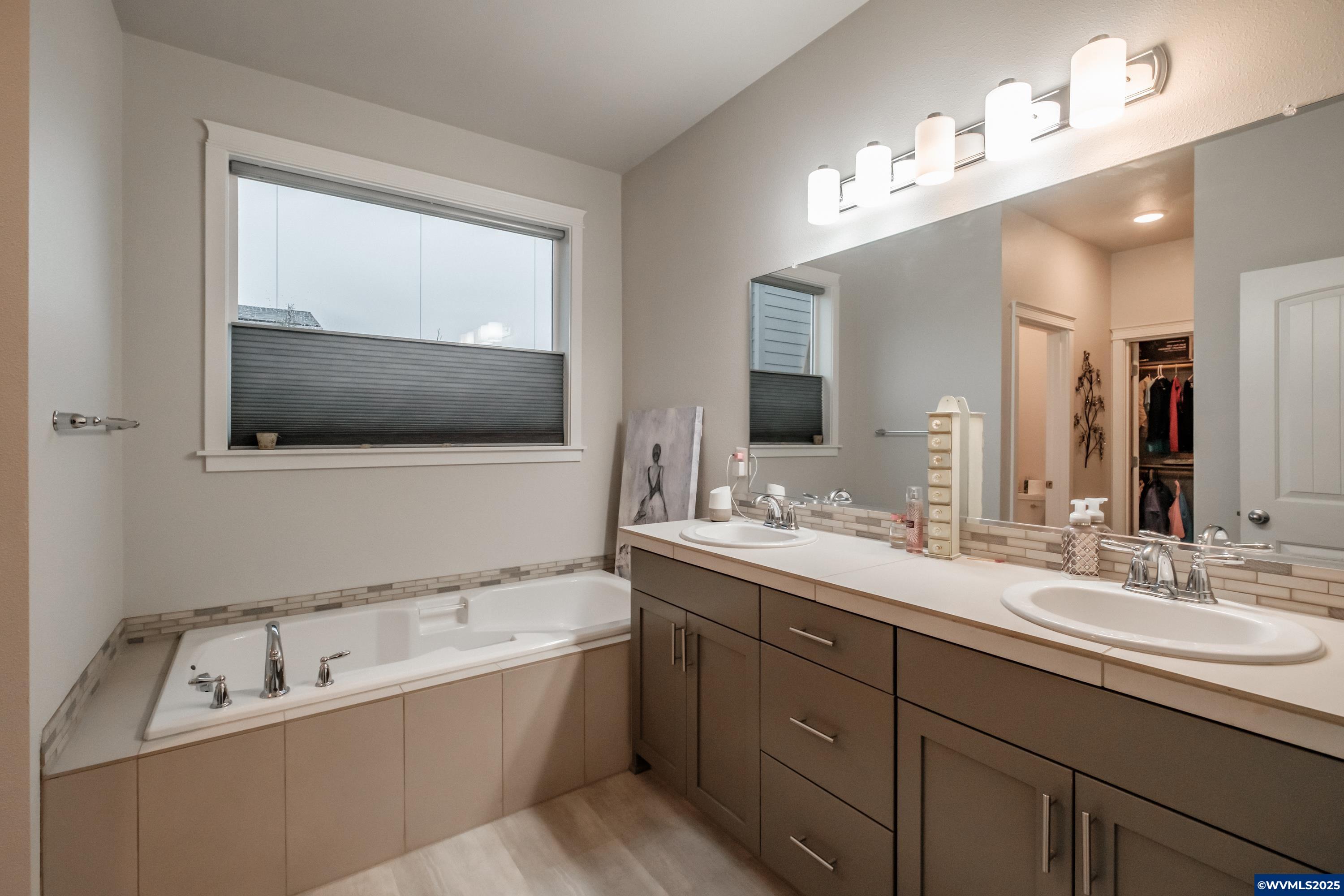 Albany, Oregon 97322, United States, 3 Bedrooms Bedrooms, ,2 BathroomsBathrooms,Residential,Pending,23669