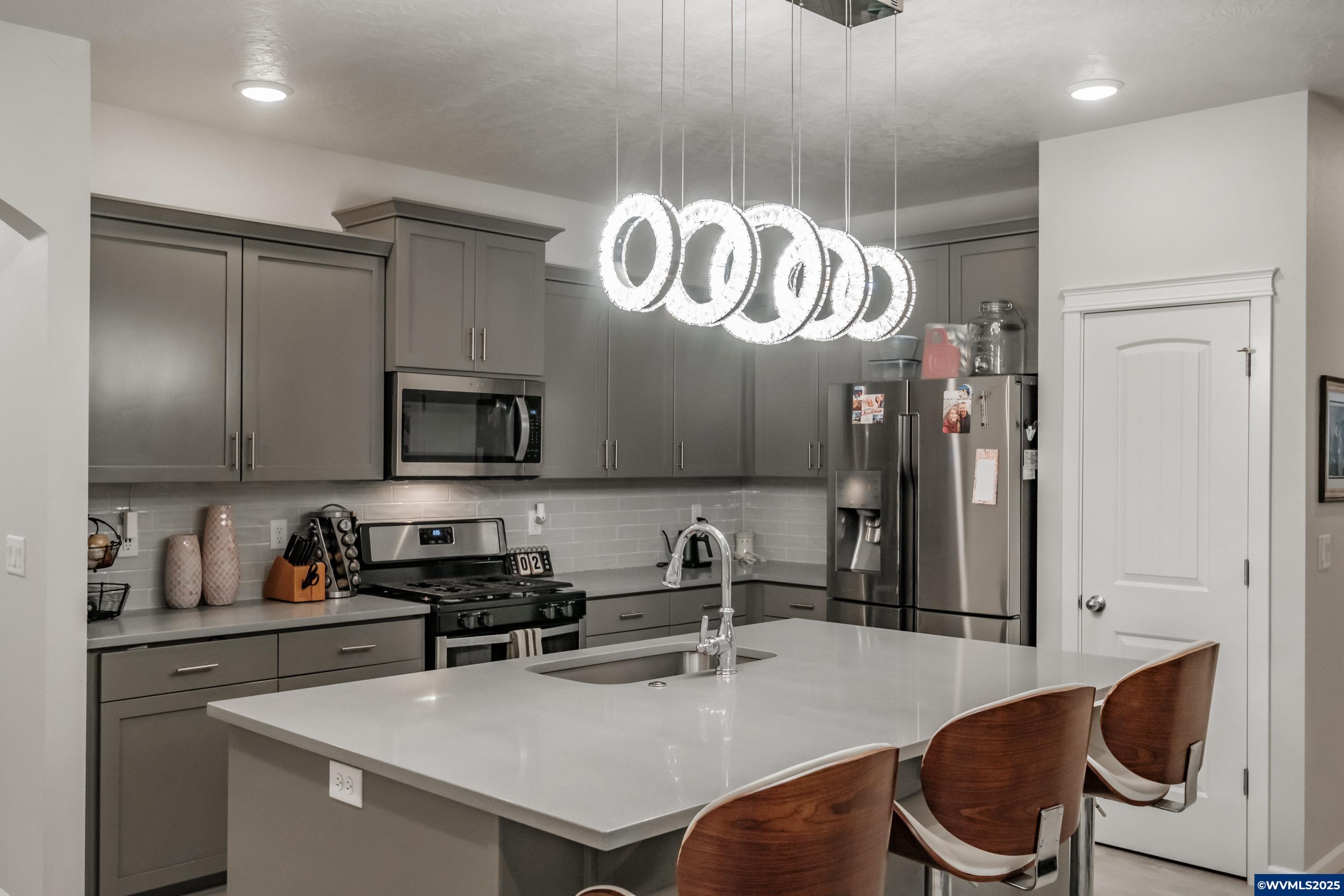 Albany, Oregon 97322, United States, 3 Bedrooms Bedrooms, ,2 BathroomsBathrooms,Residential,Pending,23669