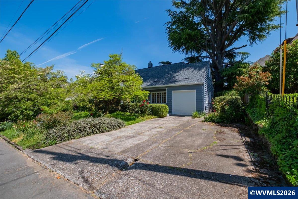 1960 East Nob Hill St SE