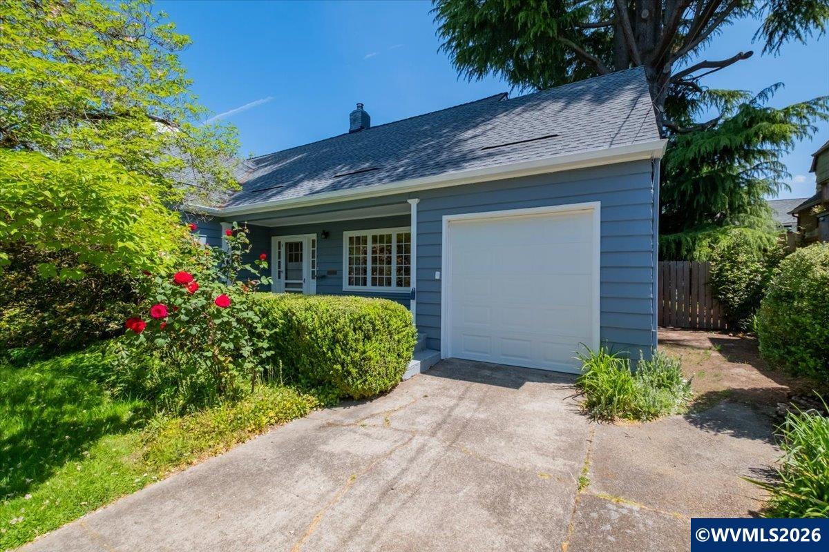 1960 East Nob Hill St SE