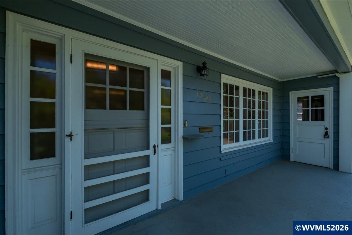 1960 East Nob Hill St SE