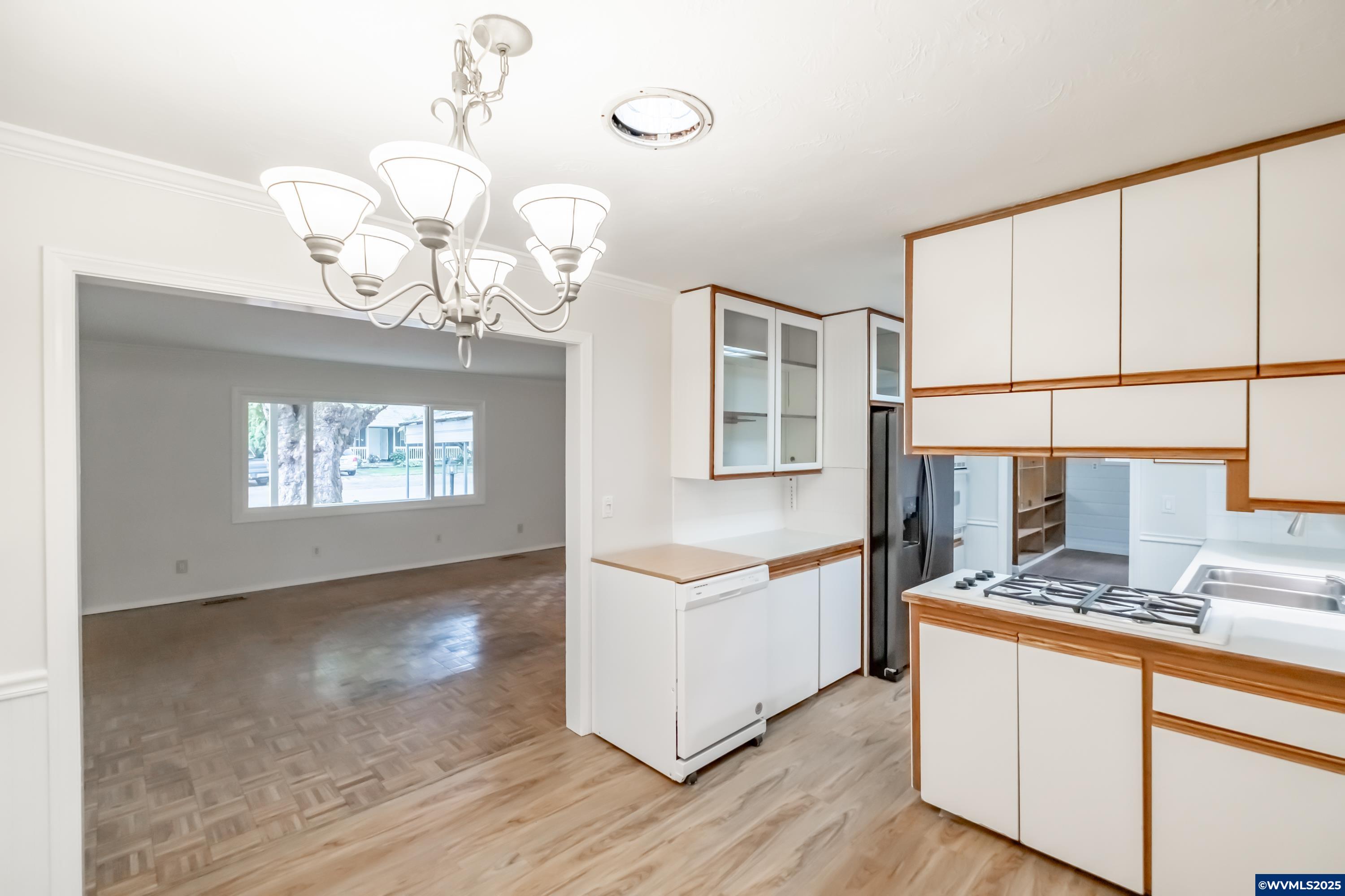 Keizer, Oregon 97303, United States, 3 Bedrooms Bedrooms, ,2 BathroomsBathrooms,Residential,Active,220357