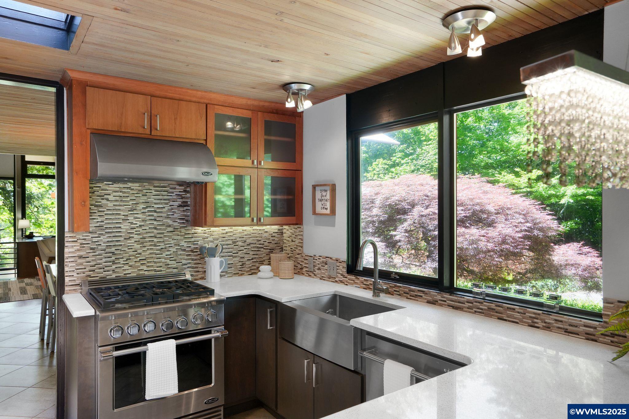 Salem, Oregon 97302, United States, 4 Bedrooms Bedrooms, ,4 BathroomsBathrooms,Residential,Pending,124608