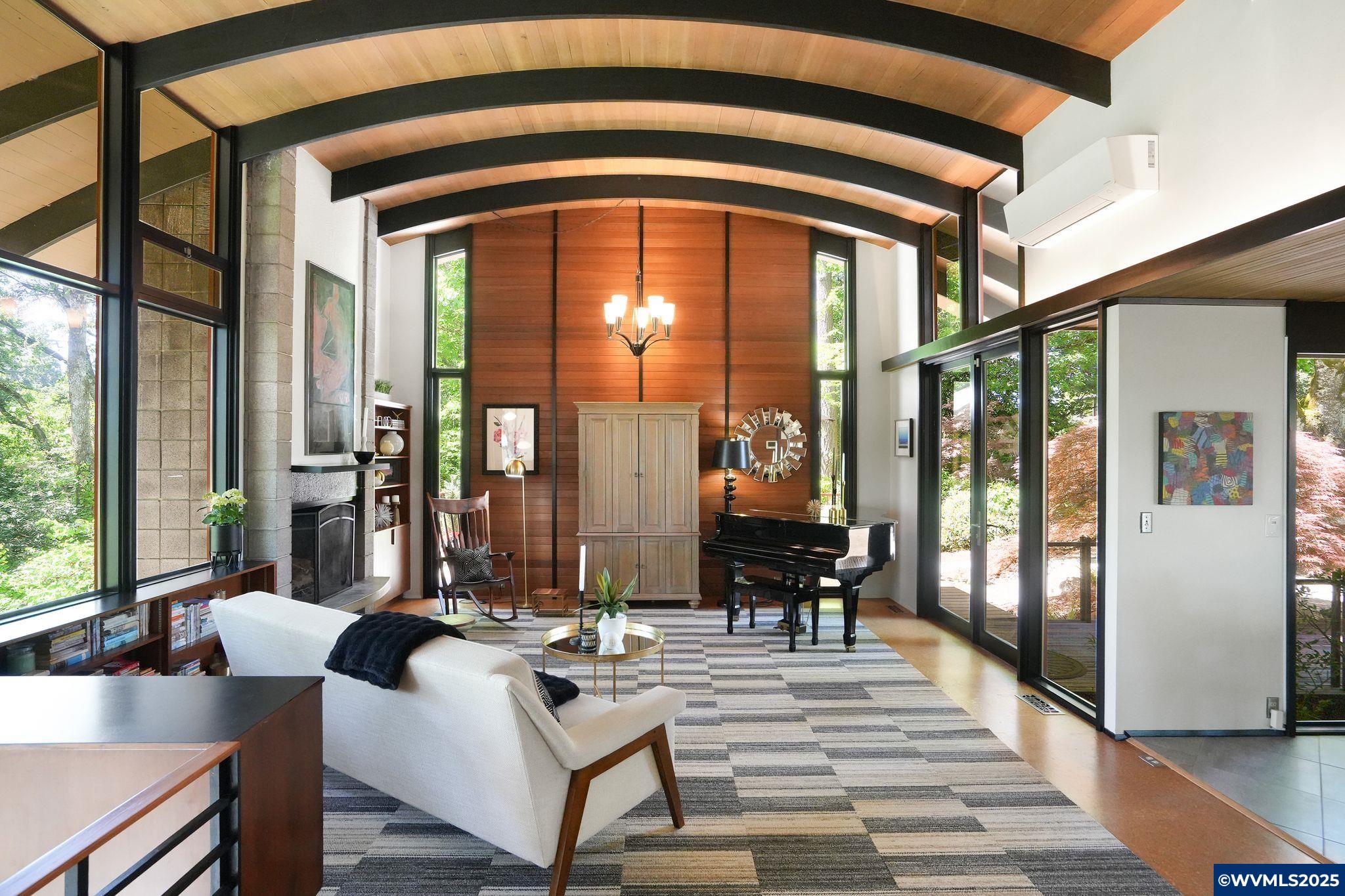 Salem, Oregon 97302, United States, 4 Bedrooms Bedrooms, ,4 BathroomsBathrooms,Residential,Pending,124608