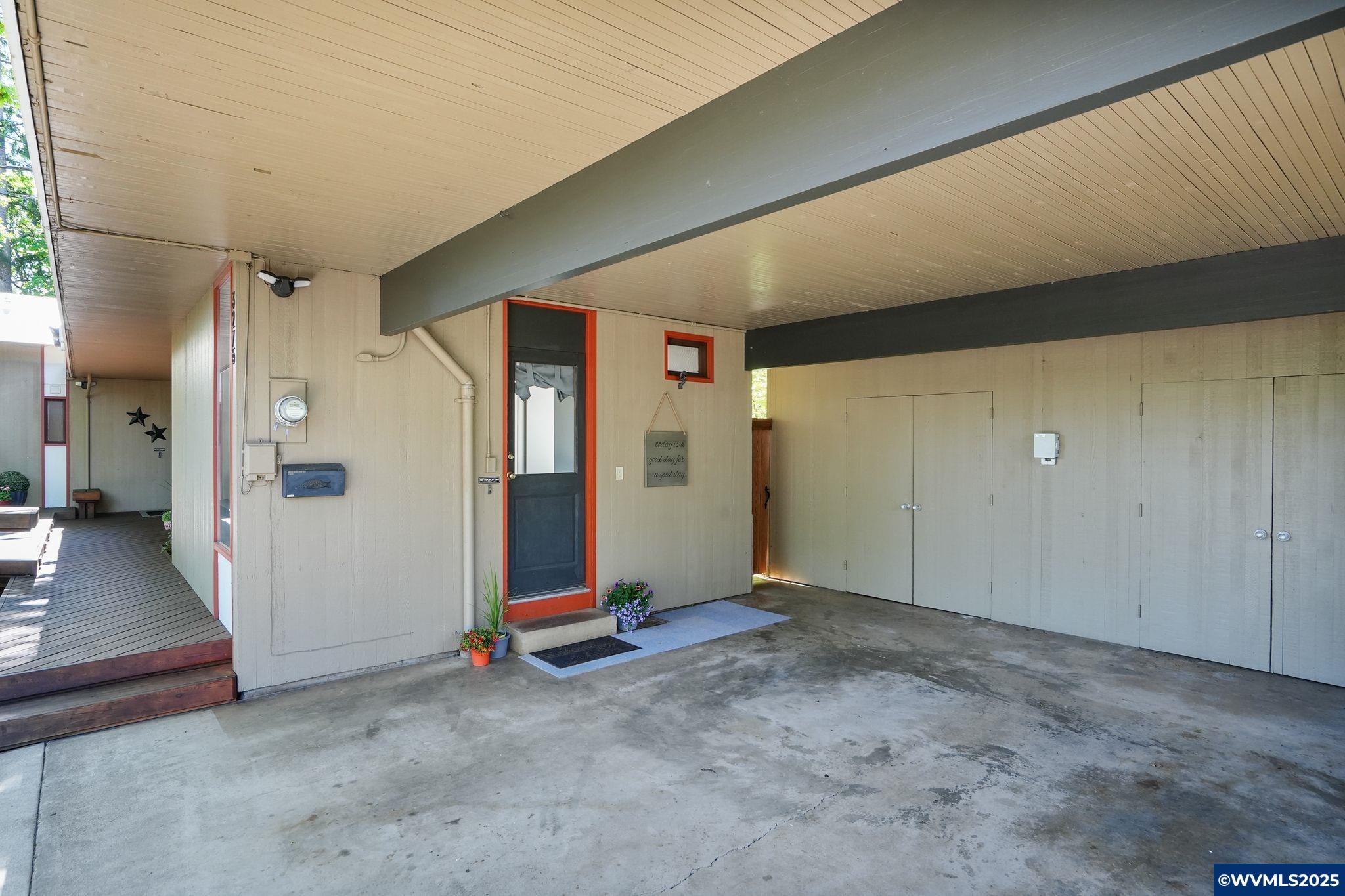 3275 Holiday Dr S