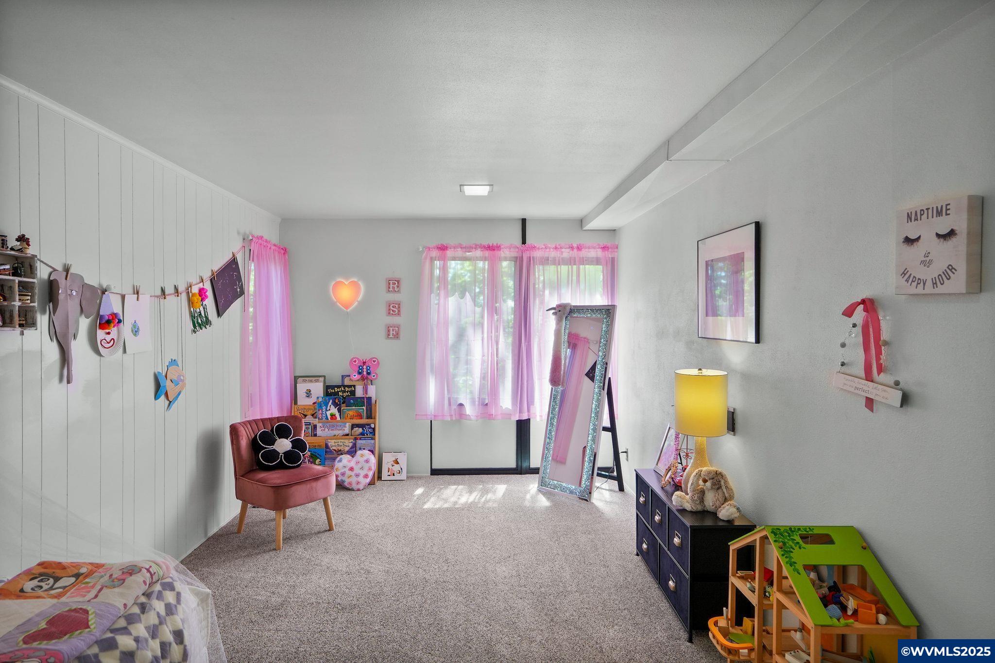 Salem, Oregon 97302, United States, 4 Bedrooms Bedrooms, ,4 BathroomsBathrooms,Residential,Pending,124608