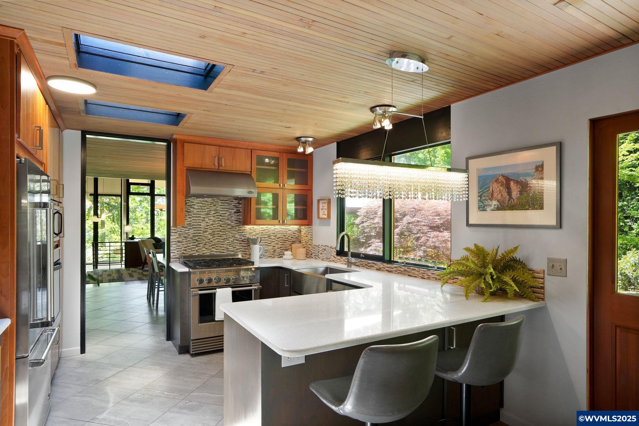 Salem, Oregon 97302, United States, 4 Bedrooms Bedrooms, ,4 BathroomsBathrooms,Residential,Pending,124608